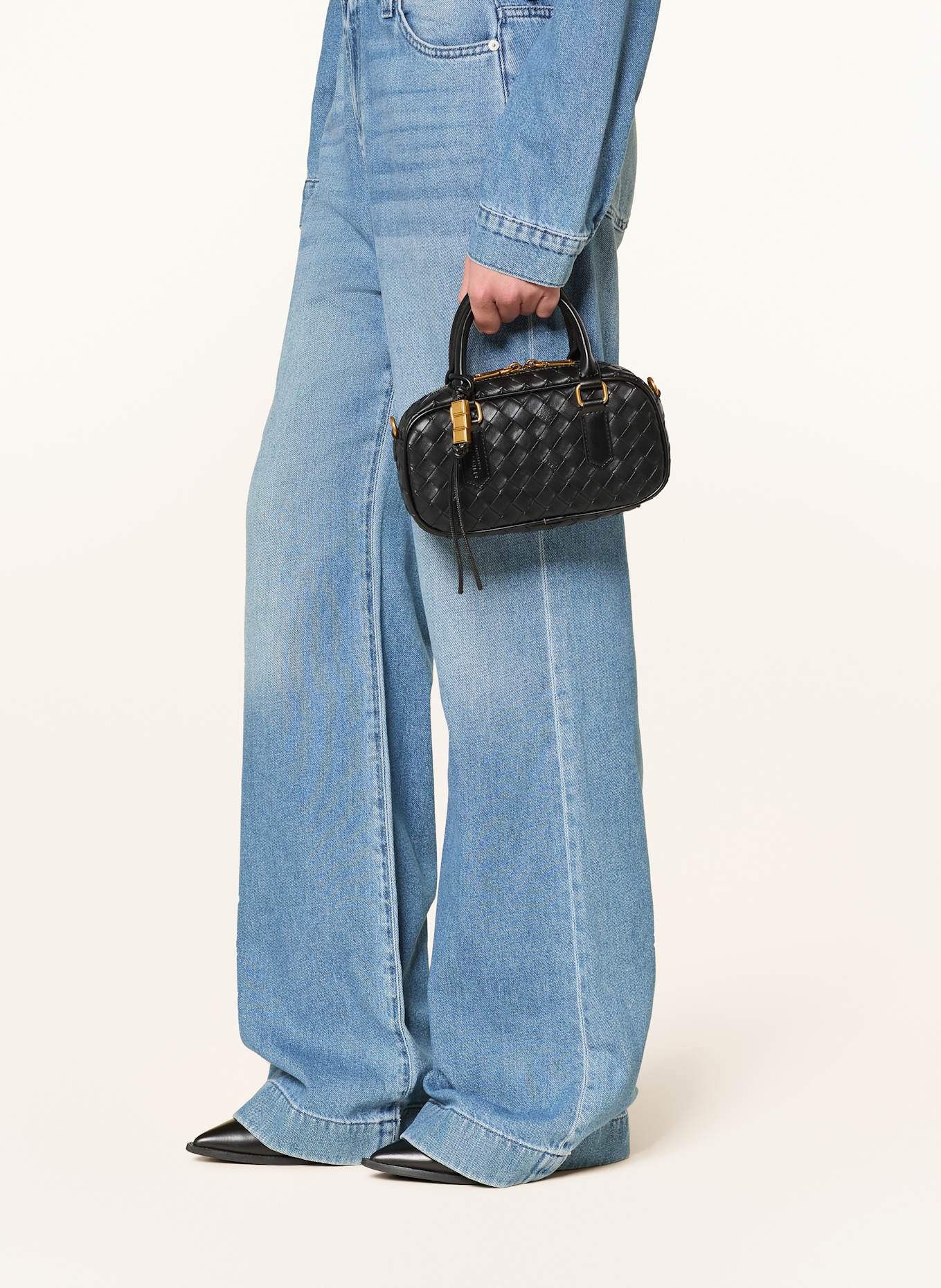 SEIDENFELT Umhängetasche KINNA: SCHWARZ