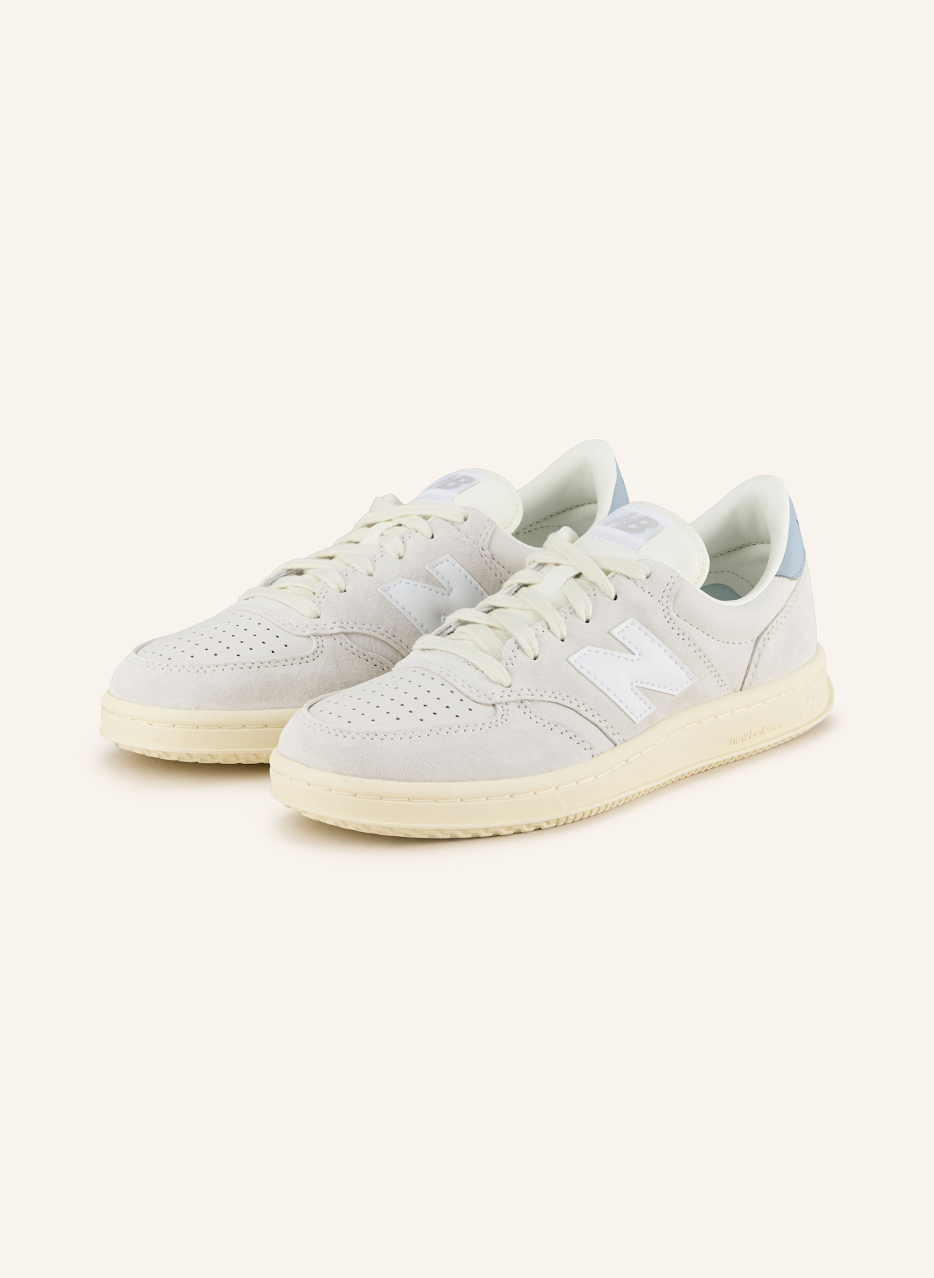 new balance Sneaker T500: triunfa y de todas las sneakers en las que ha colaborado las 9060 con New Balance probablemente