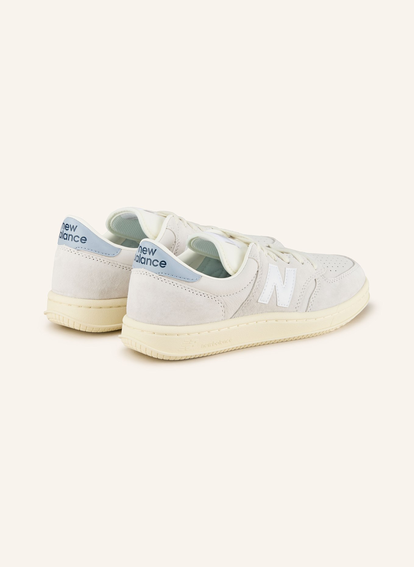 new balance Sneaker T500: triunfa y de todas las sneakers en las que ha colaborado las 9060 con New Balance probablemente