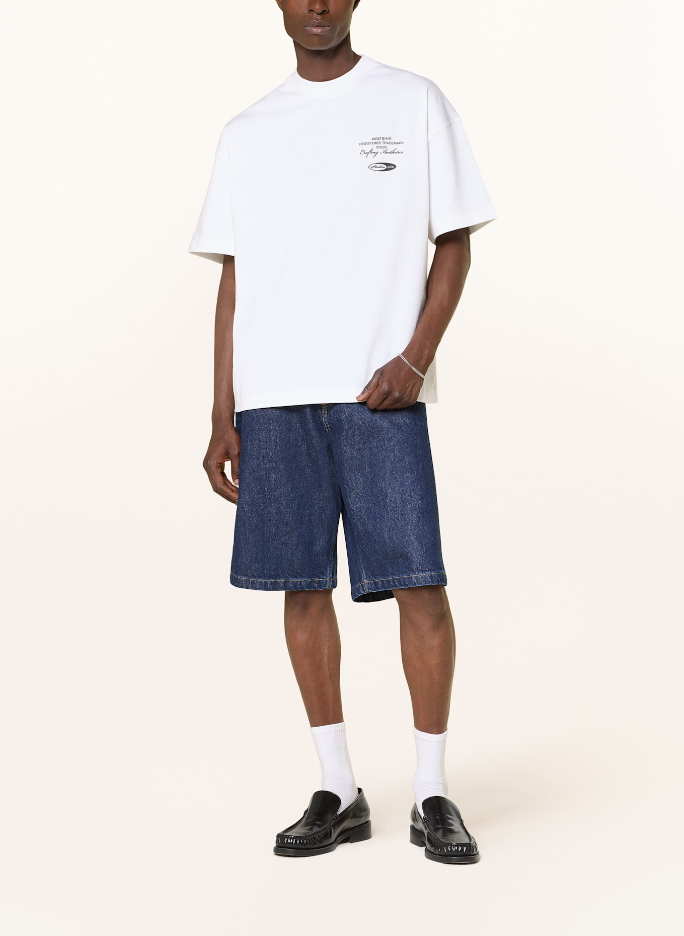 WRSTBHVR T-shirt STUDIO V11: WHITE