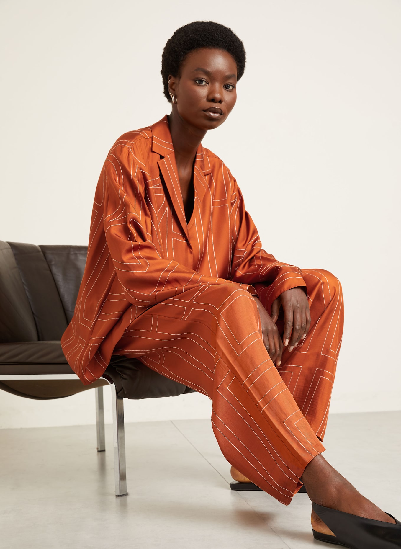 TOTEME Seidenbluse: DUNKELORANGE / WEISS