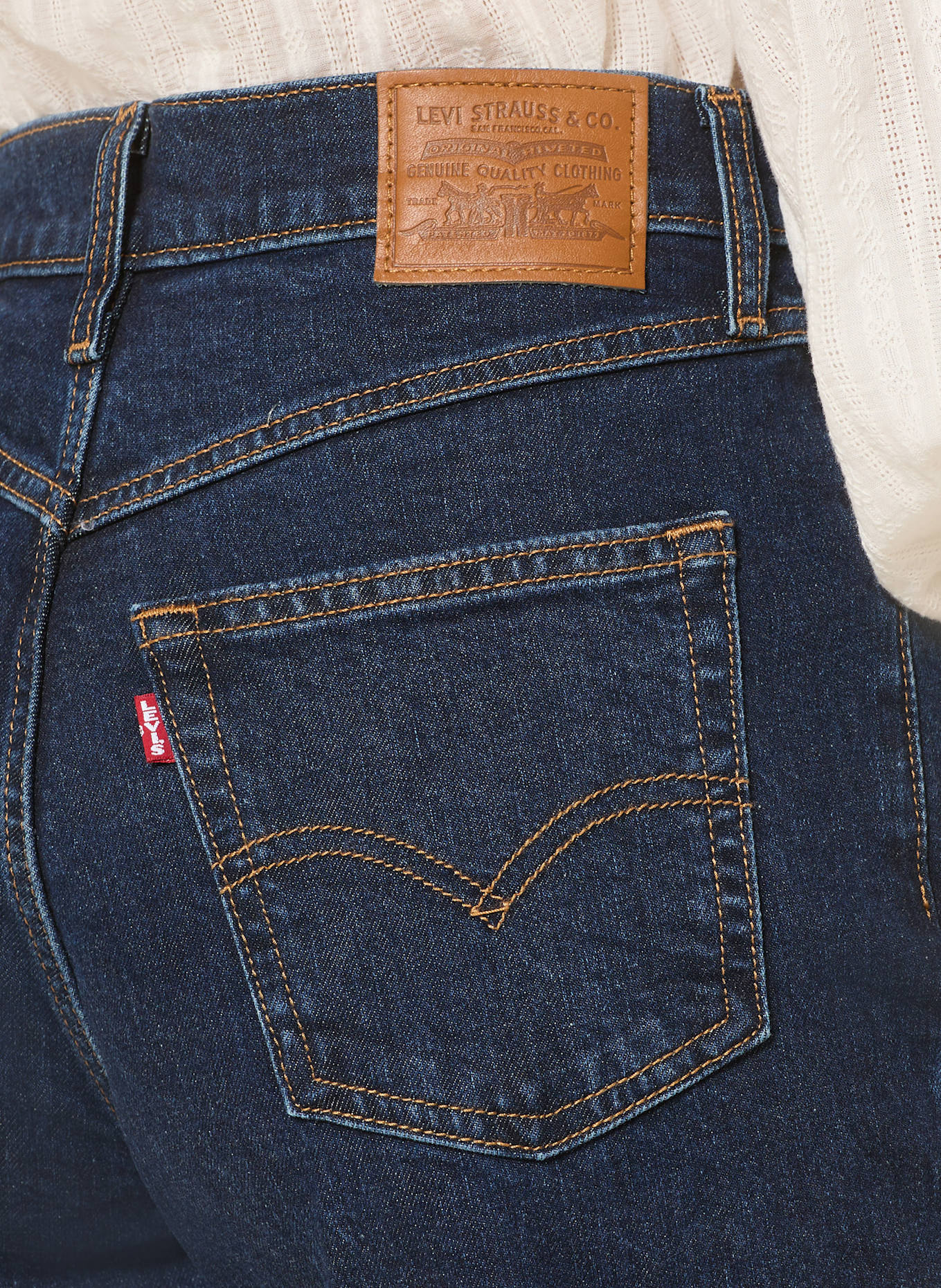Levi's® Mom Jeans 80S: 24 Lyle and Scott Sport Sport Piping Shorts