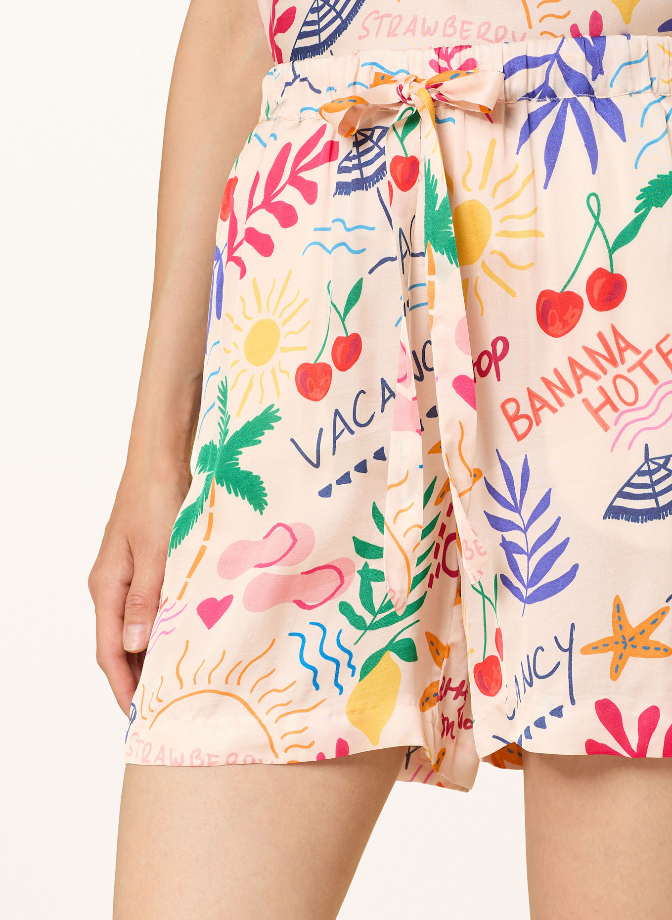 Rich & Royal Shorts: HELLORANGE / GELB / ROT