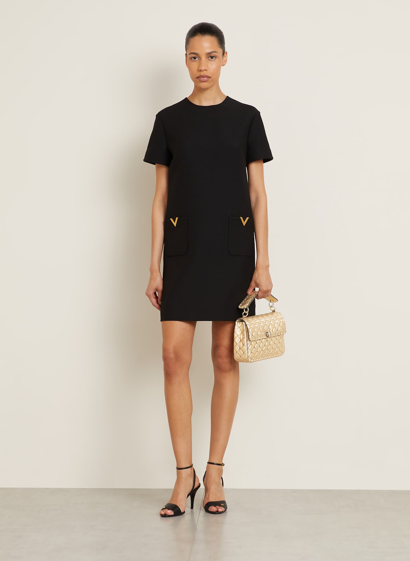 VALENTINO GARAVANI Umhängetasche ROCKSTUD SPIKE MEDIUM mit Nieten: GOLD