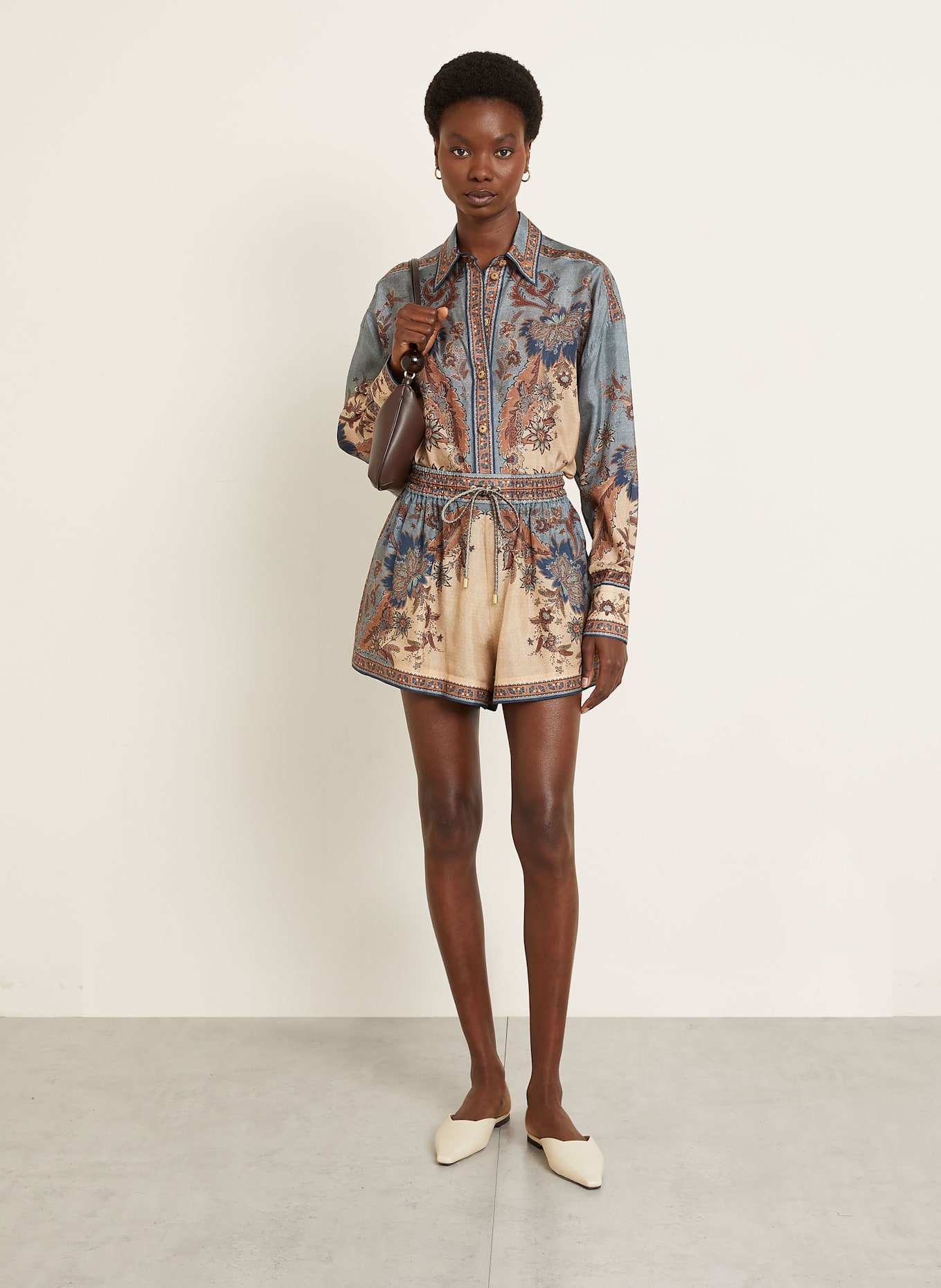 ZIMMERMANN Seidenshorts ASCENSION: BRAUN / BLAUGRAU / CREME