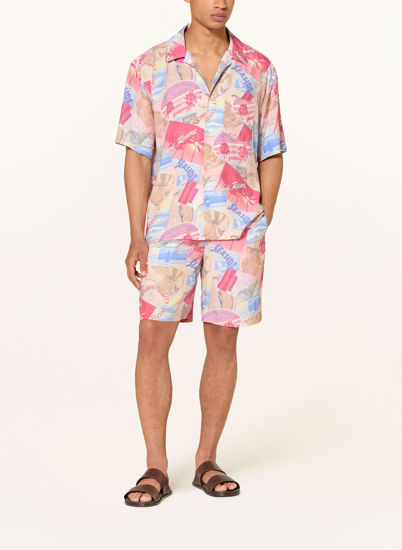 GANT Shorts Relaxed Fit: ROT/ HELLBLAU/ HELLBRAUN