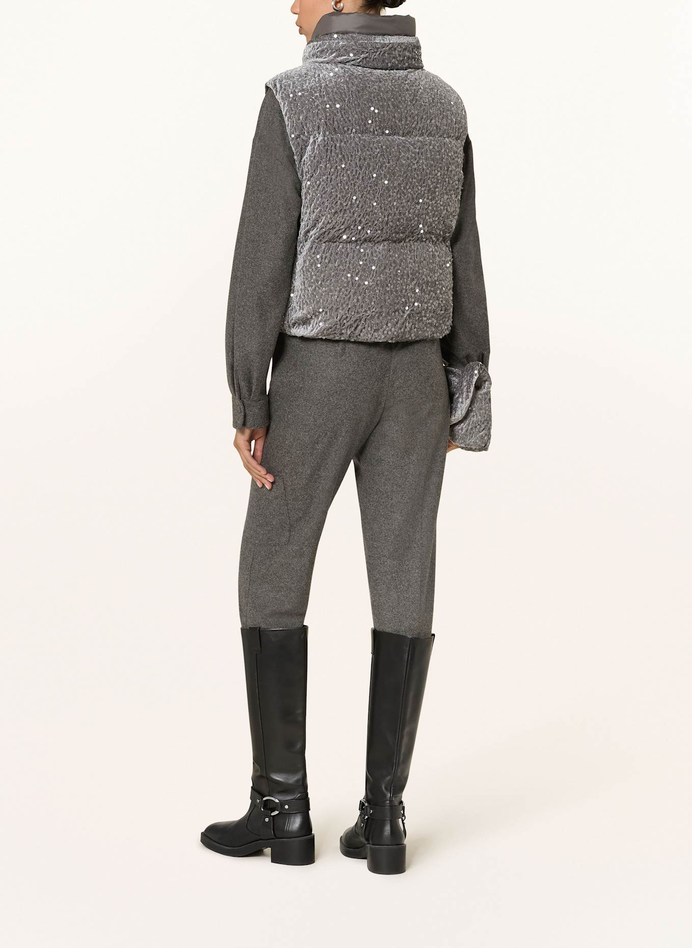 LUISA CERANO Peříčková vesta s flitry: ŠEDÁ