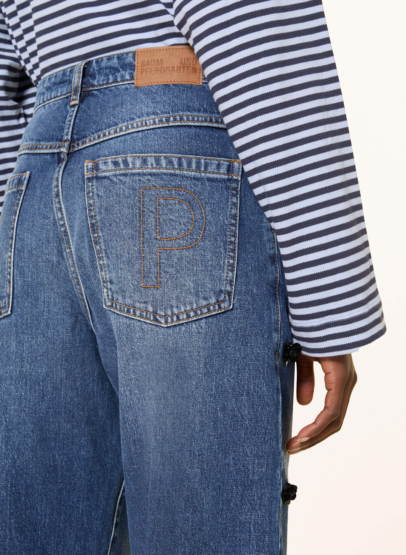 BAUM UND PFERDGARTEN Wide Leg Jeans NARANE mit Pailletten: C7554 Denim Sequince Flower