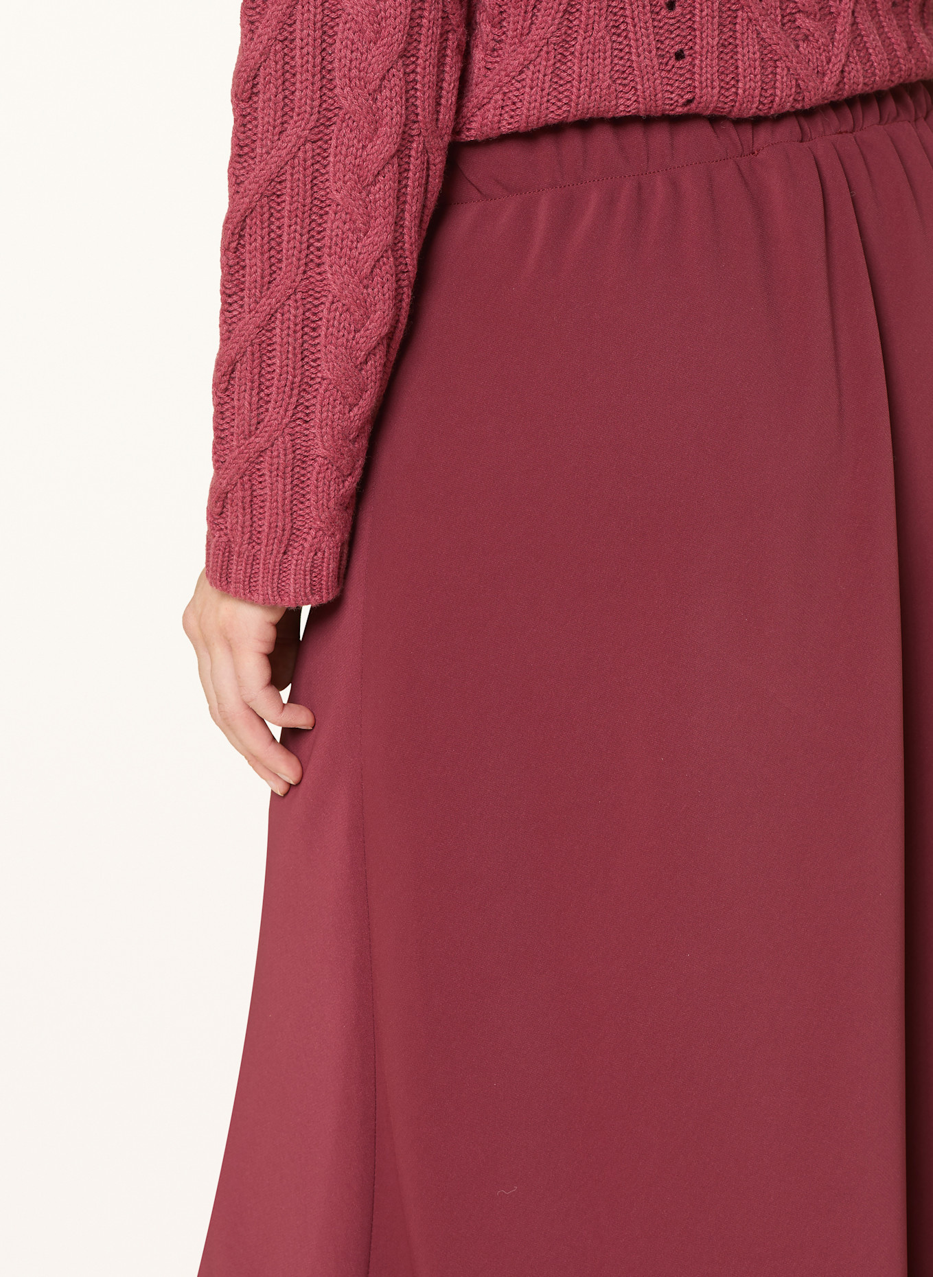 ELENA MIRO Rock: DUNKELROT