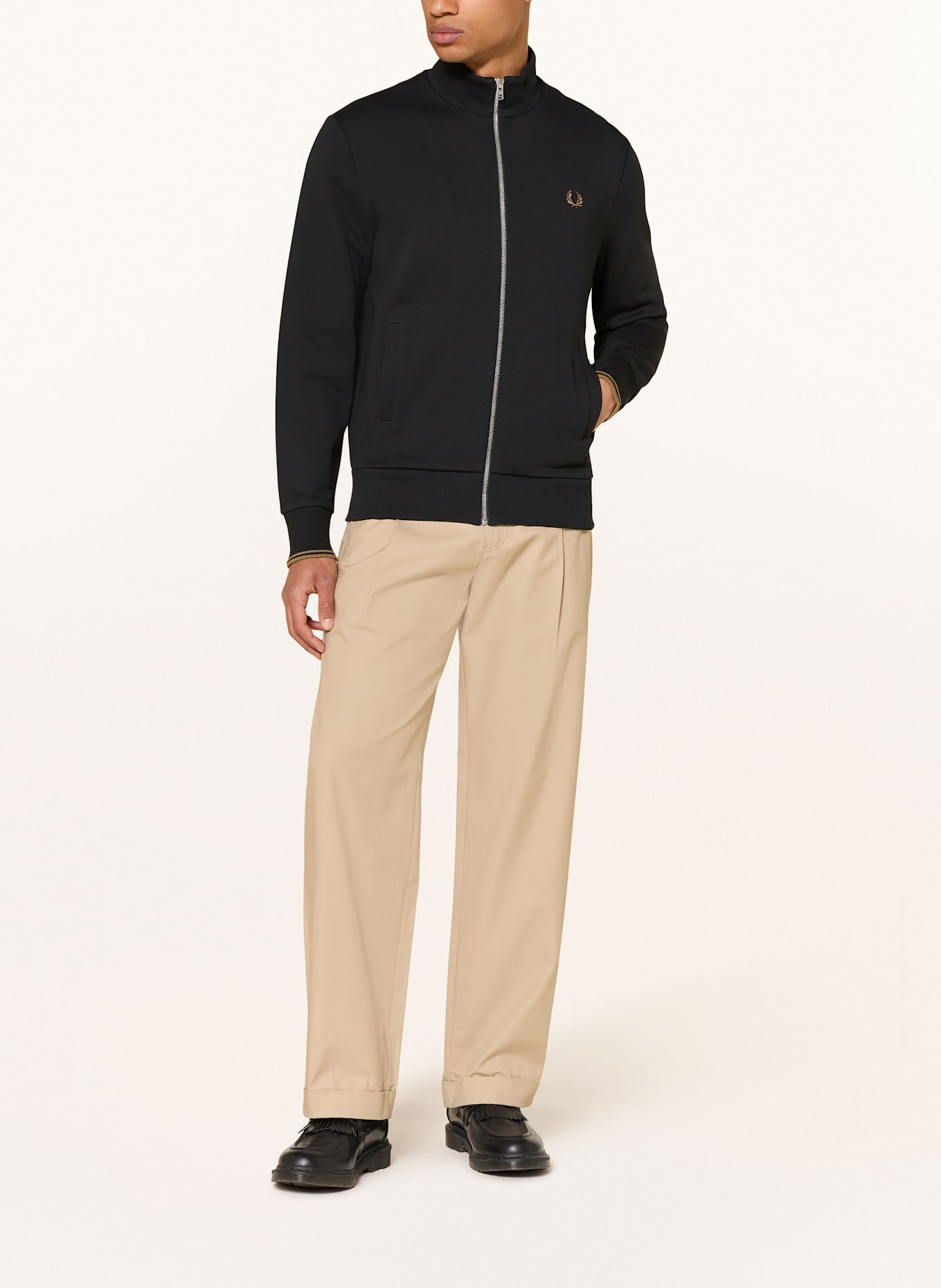 FRED PERRY Mikinová bunda: ČERNÁ