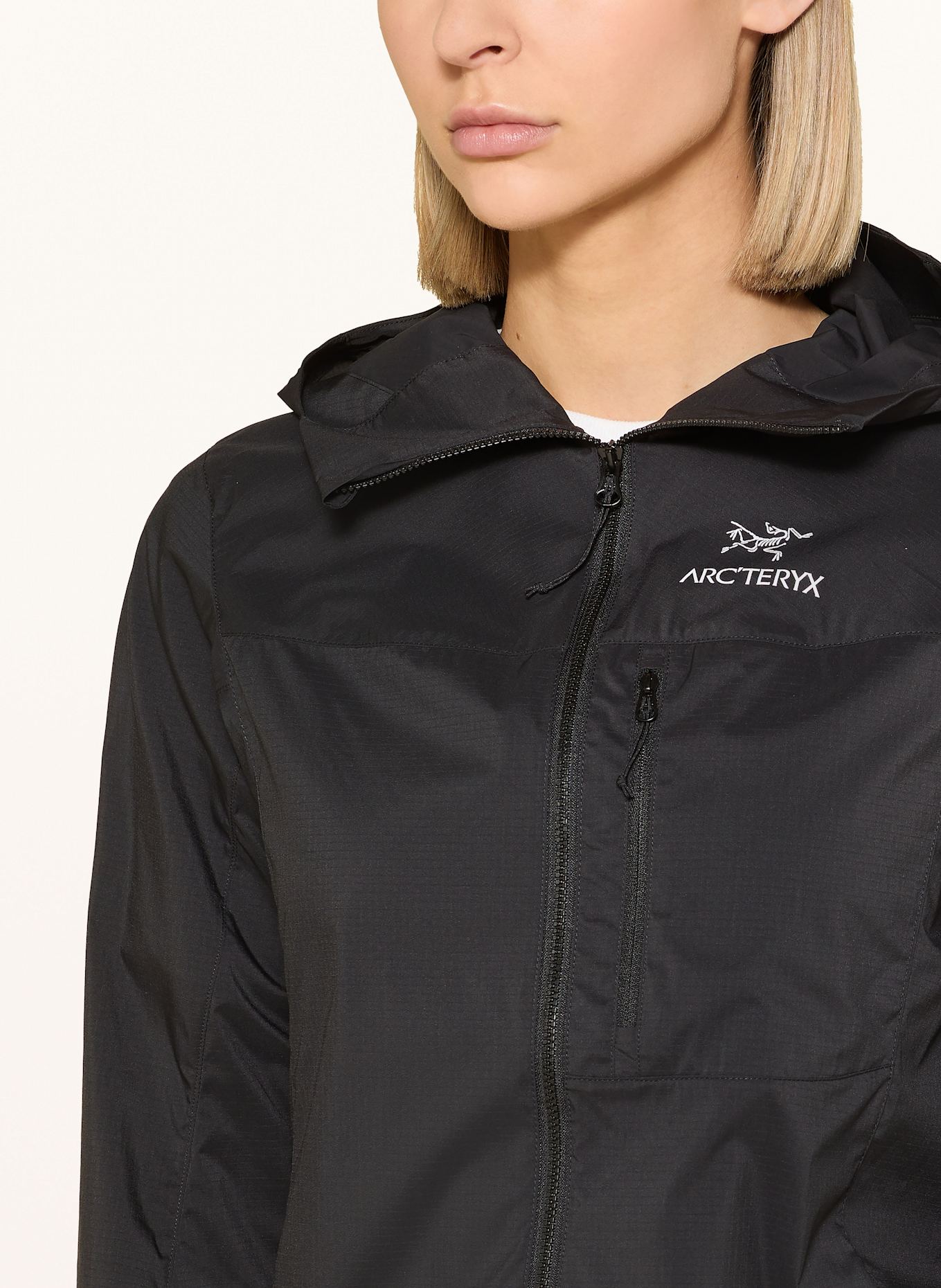 ARC'TERYX Windbreaker SQUAMISH HOODY: SCHWARZ