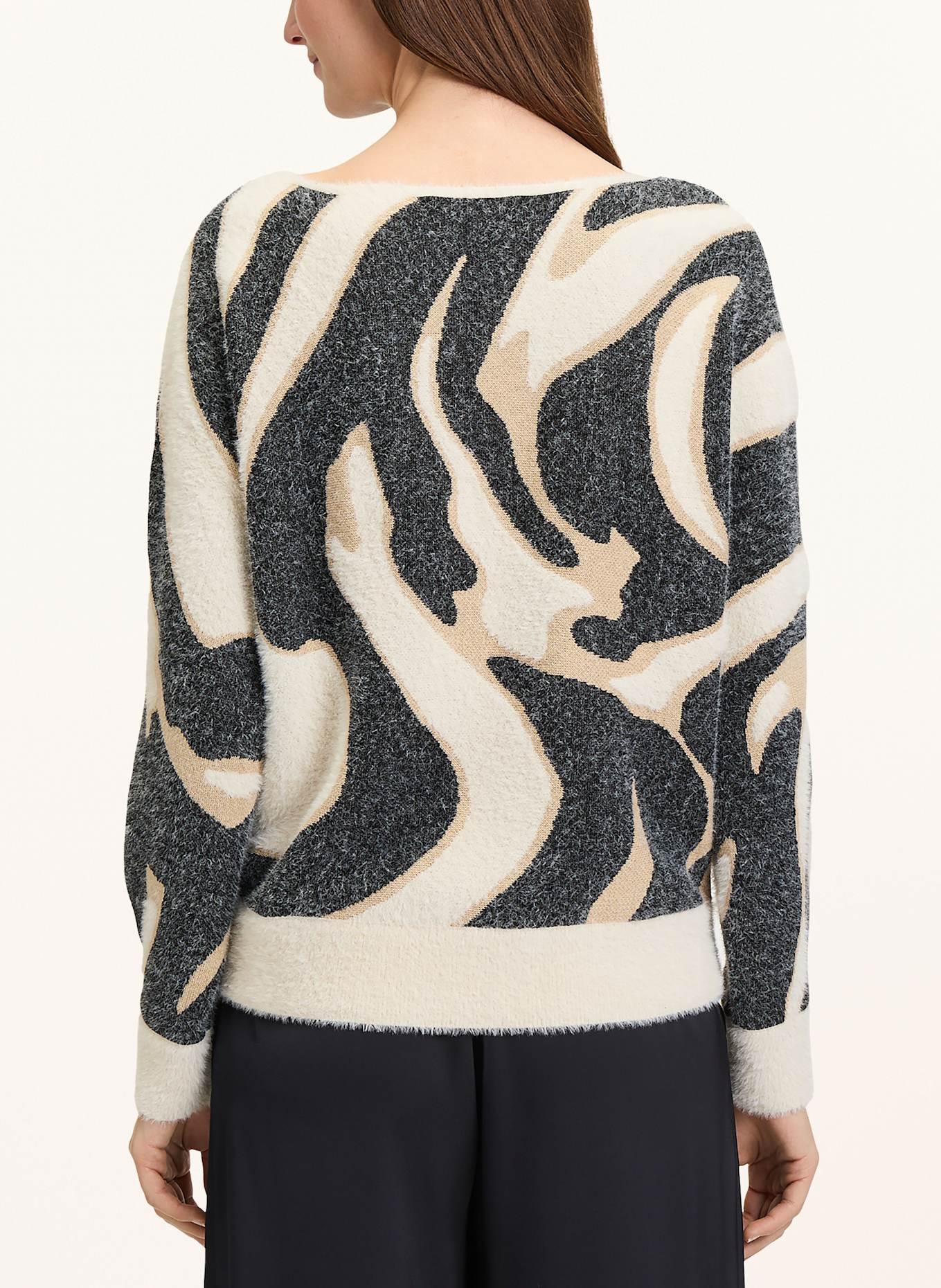 BETTY&CO Sweter: KREMOWY / CZARNY