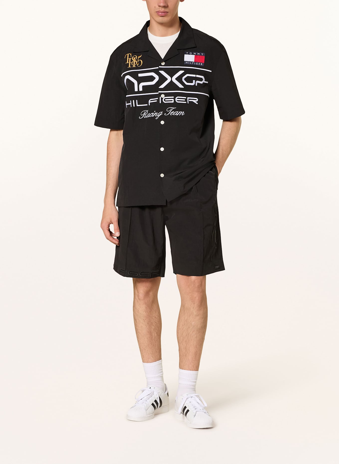 TOMMY HILFIGER Resorthemd Comfort Fit: SCHWARZ / WEISS / ROT