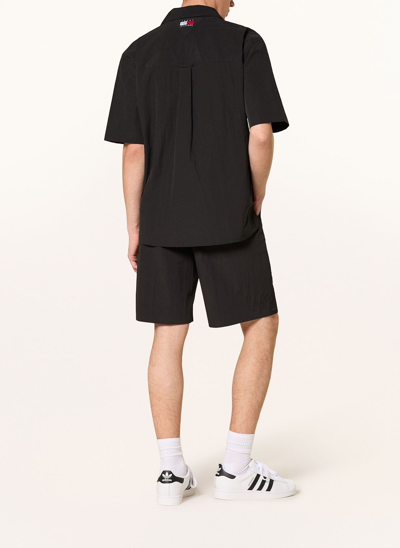 TOMMY HILFIGER Resorthemd Comfort Fit: SCHWARZ / WEISS / ROT