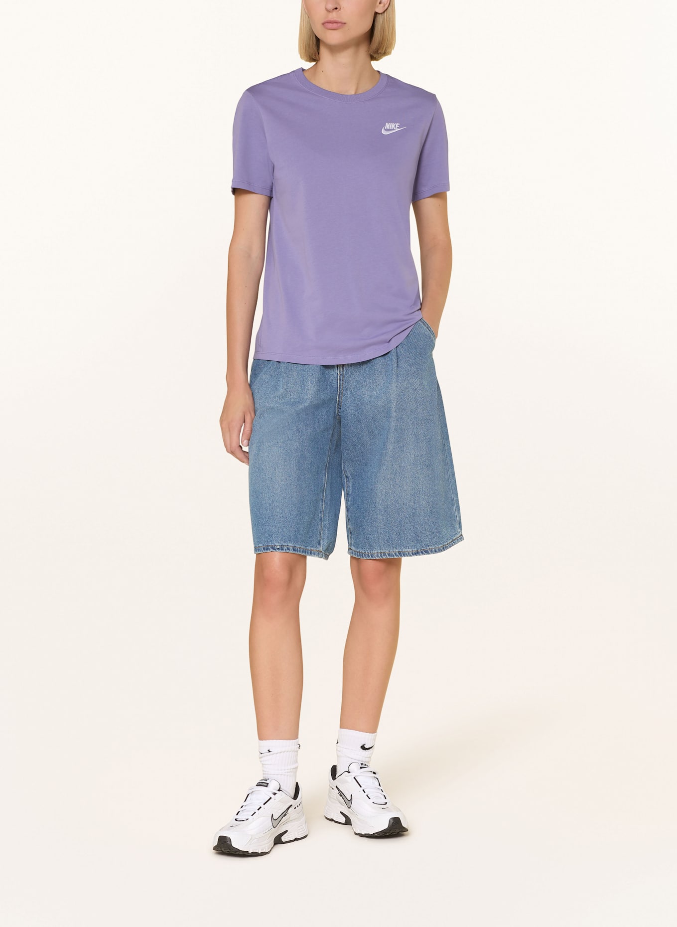 Nike T-Shirt SPORTSWEAR CLUB ESSENTIALS: HELLLILA