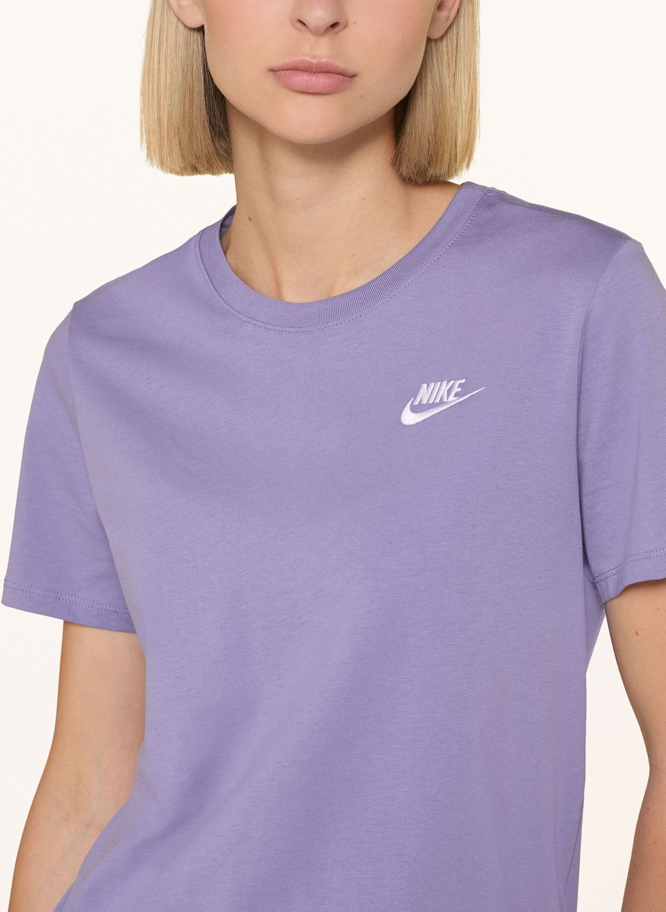 Nike T-Shirt SPORTSWEAR CLUB ESSENTIALS: HELLLILA