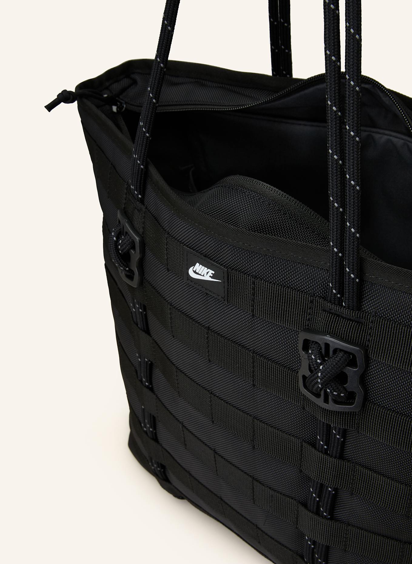 Nike Sporttasche SPORTSWEAR: SCHWARZ