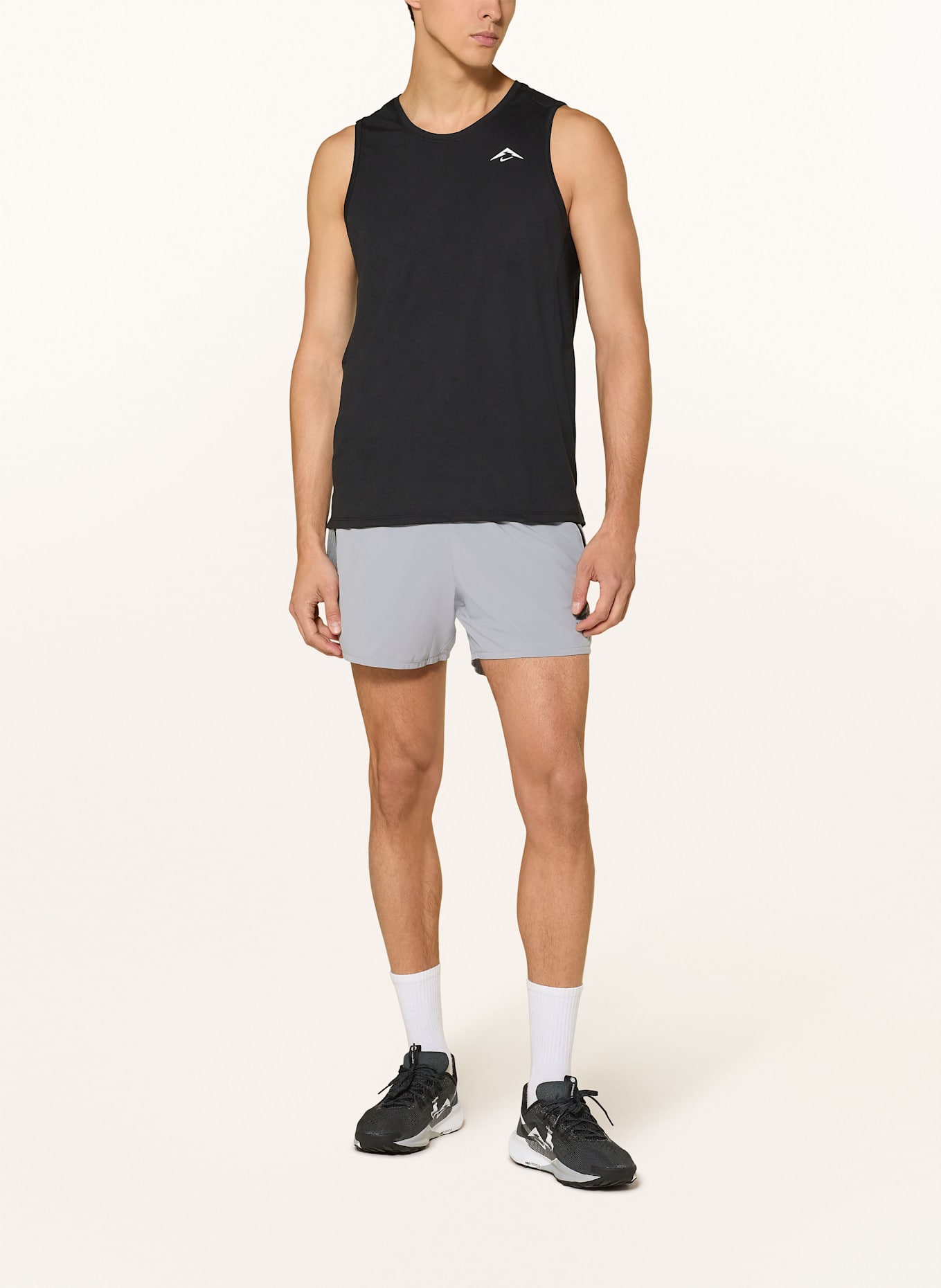 Nike Laufshirt SOLAR CHASE: SCHWARZ