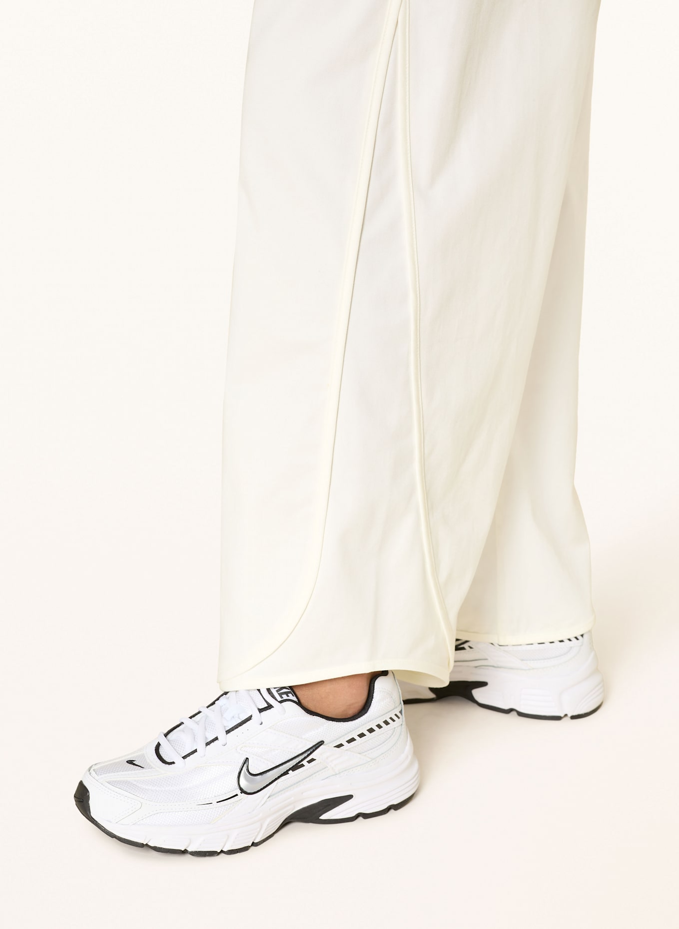 Nike Hose SPORTSWEAR COLLECTION im Jogging-Stil: WEISS