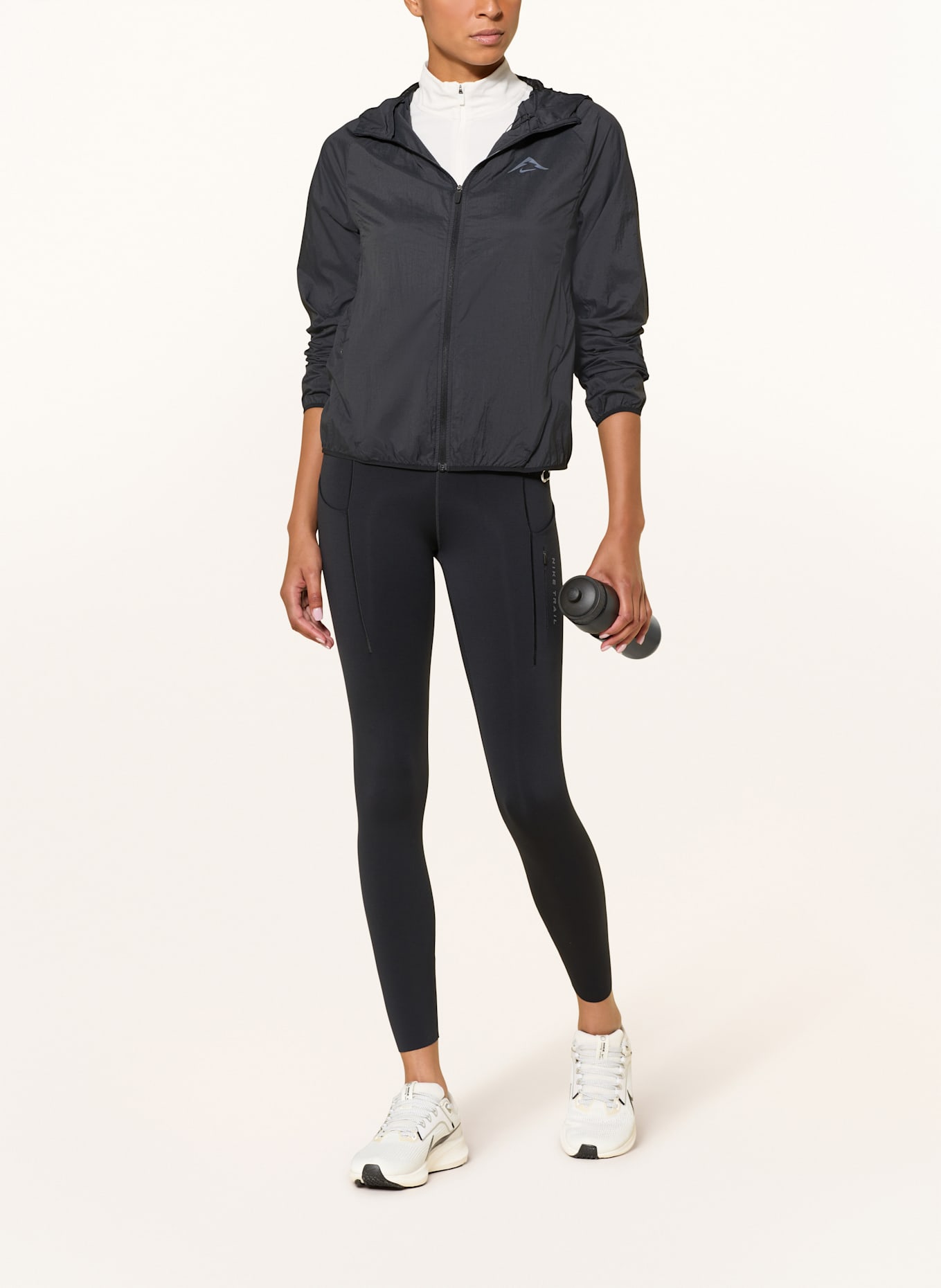 Nike Laufjacke TRAIL REPEL: SCHWARZ