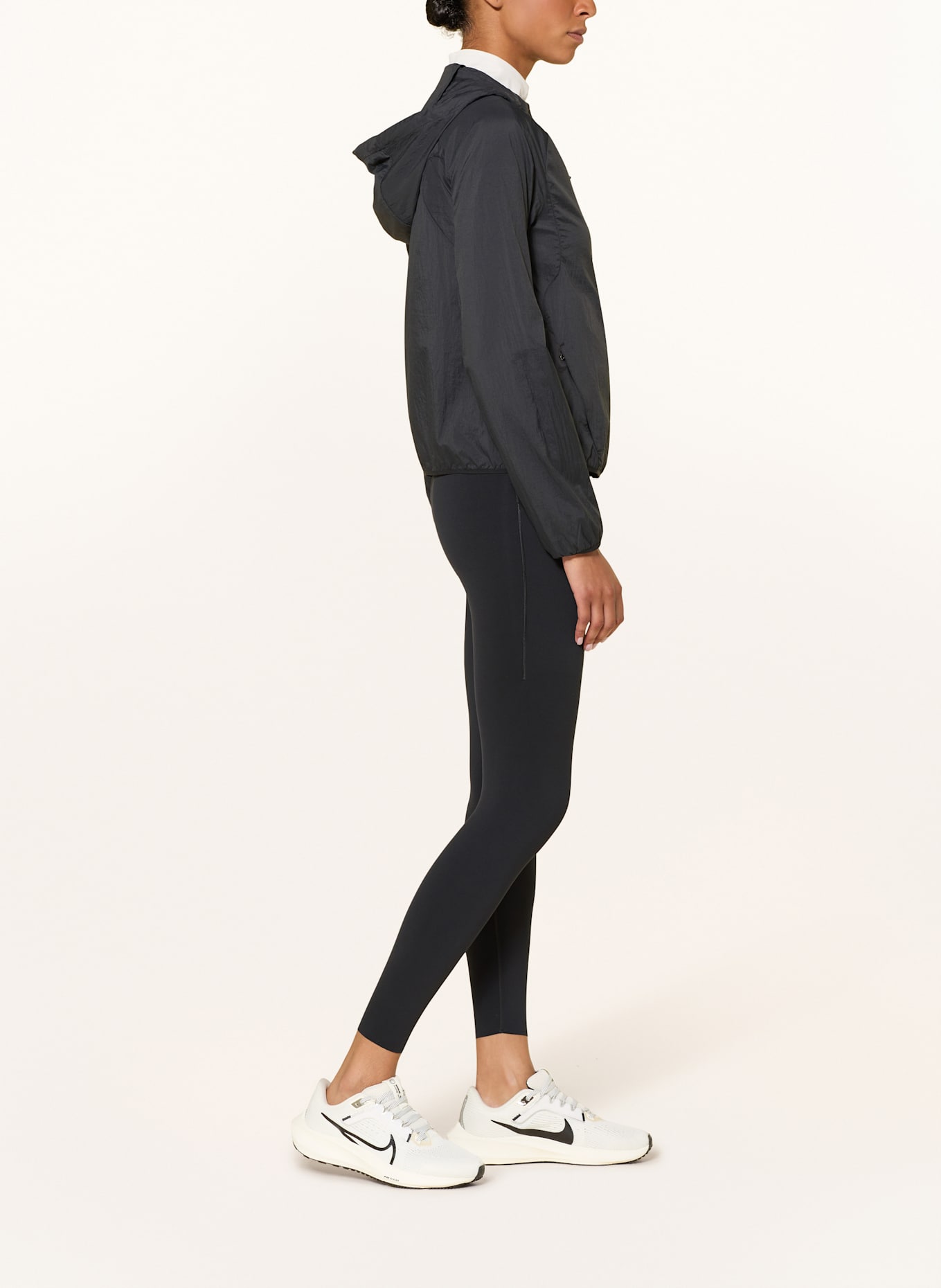 Nike Laufjacke TRAIL REPEL: SCHWARZ