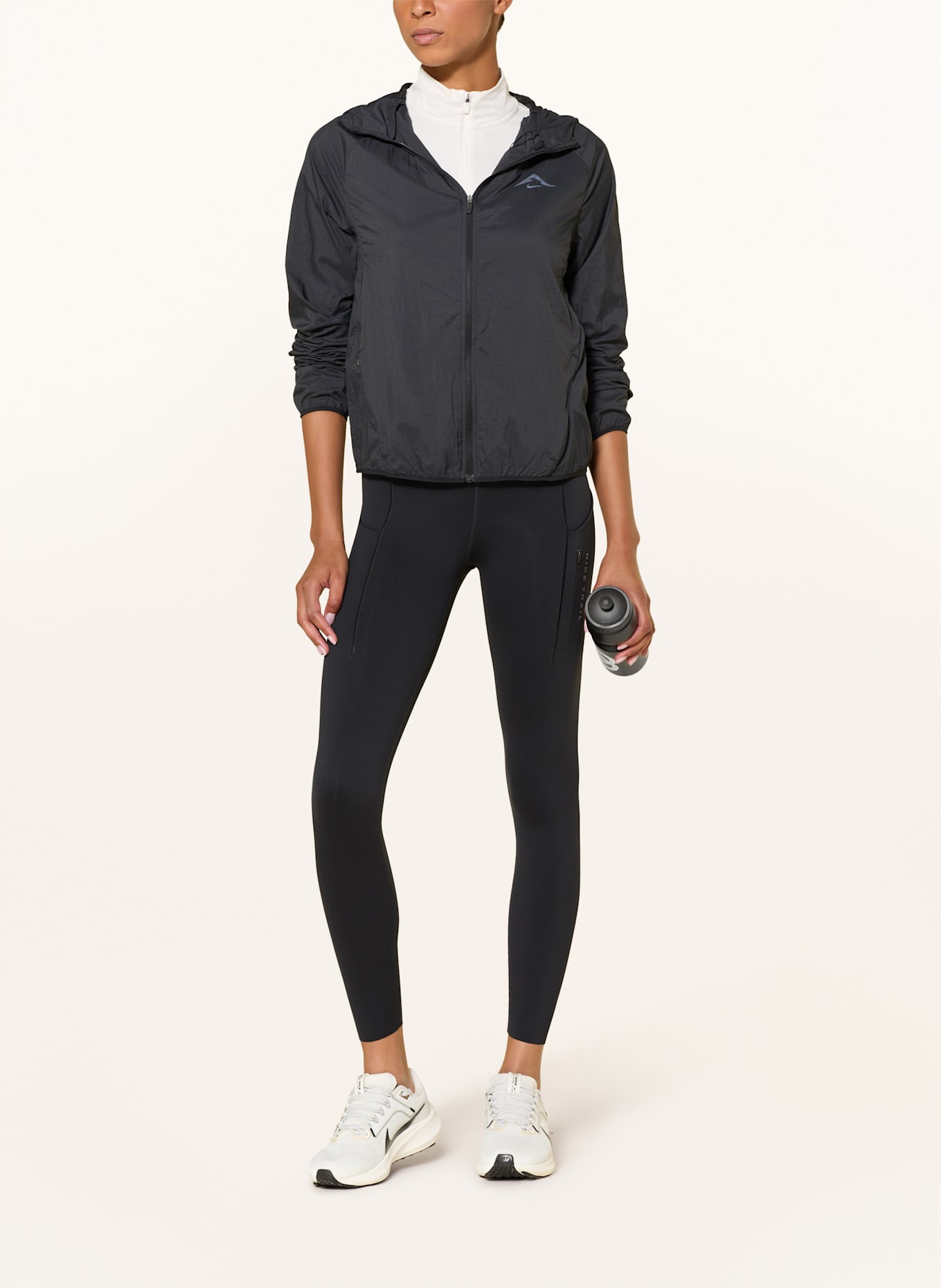Nike Laufjacke TRAIL REPEL: SCHWARZ