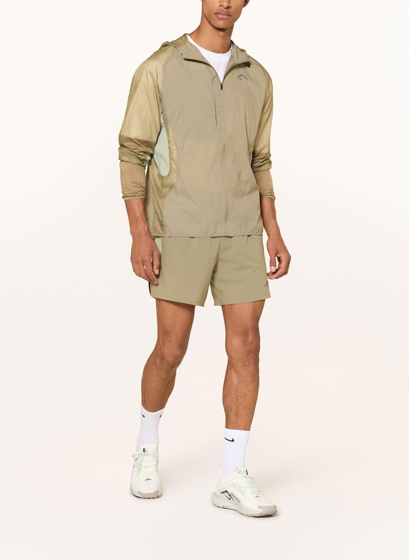 Nike Laufjacke TRAIL AIREEZ: OLIV