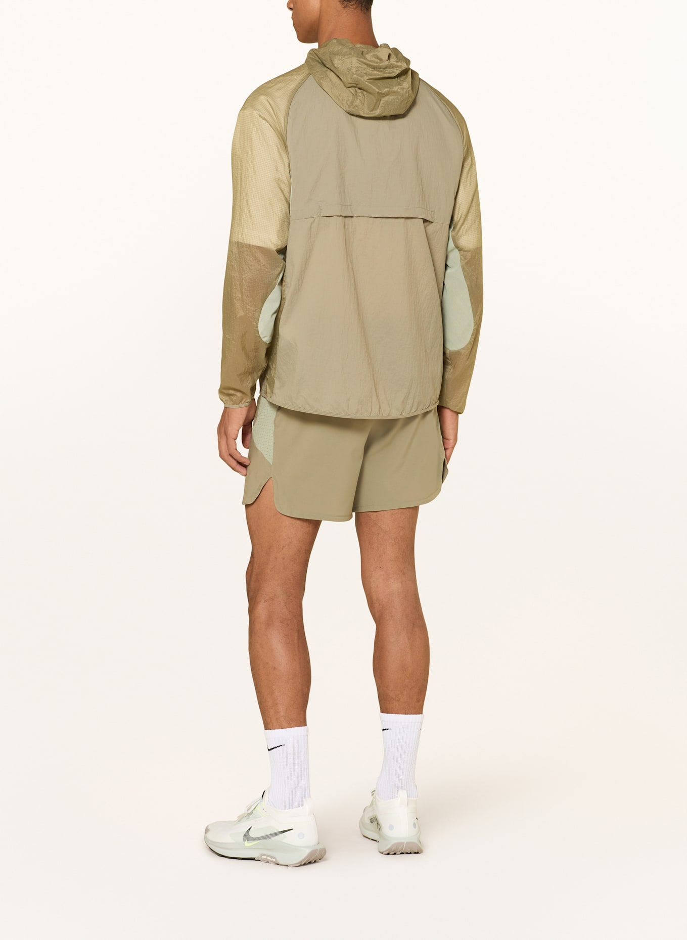 Nike Laufjacke TRAIL AIREEZ: OLIV