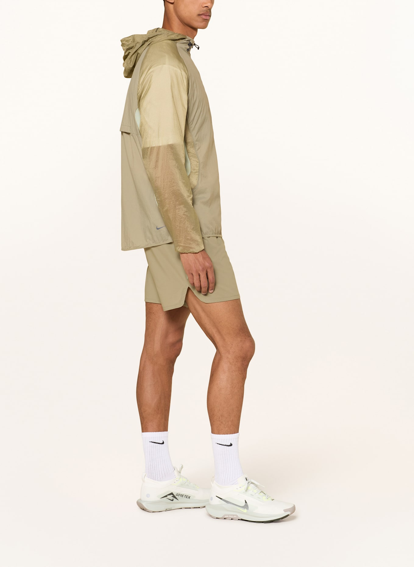 Nike Laufjacke TRAIL AIREEZ: OLIV