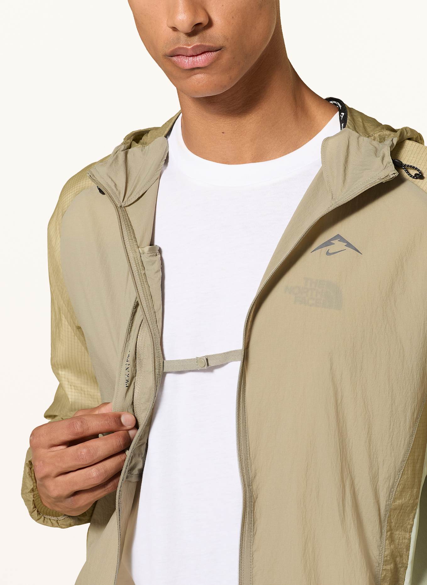 Nike Laufjacke TRAIL AIREEZ: OLIV