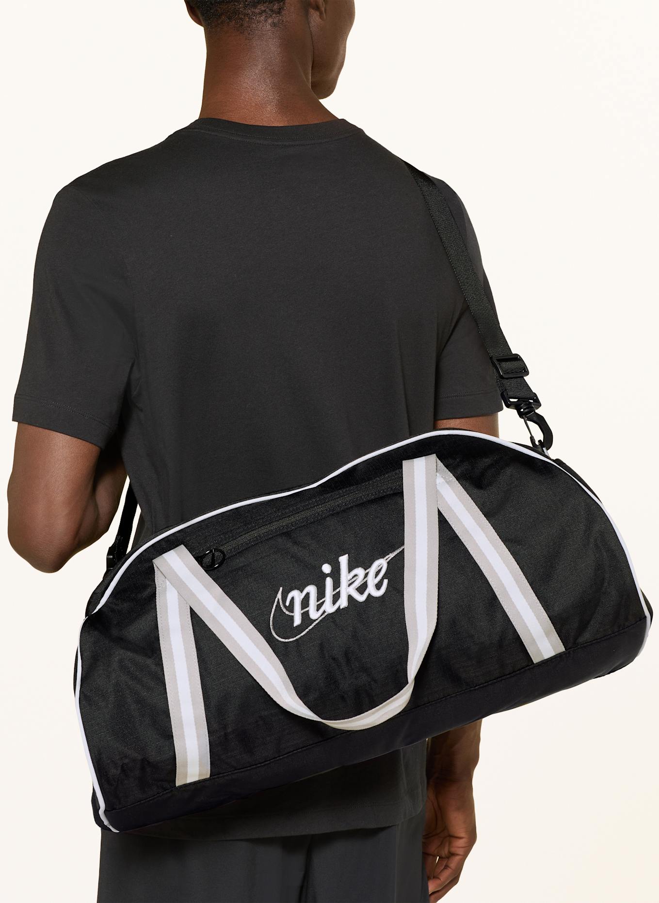 Nike Torba sportowa GYM CLUB: CZARNY / BIAŁY