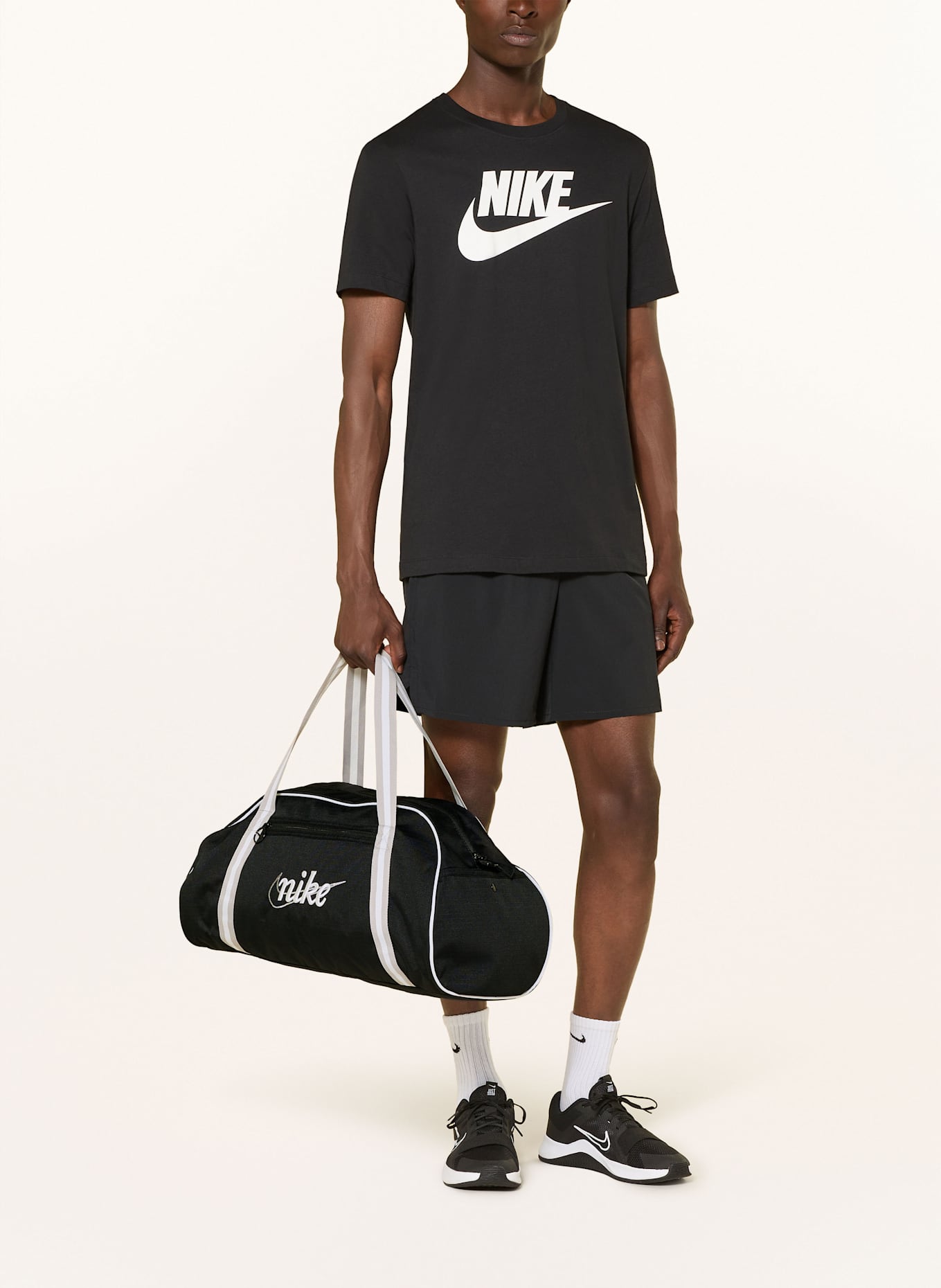 Nike Torba sportowa GYM CLUB: CZARNY / BIAŁY