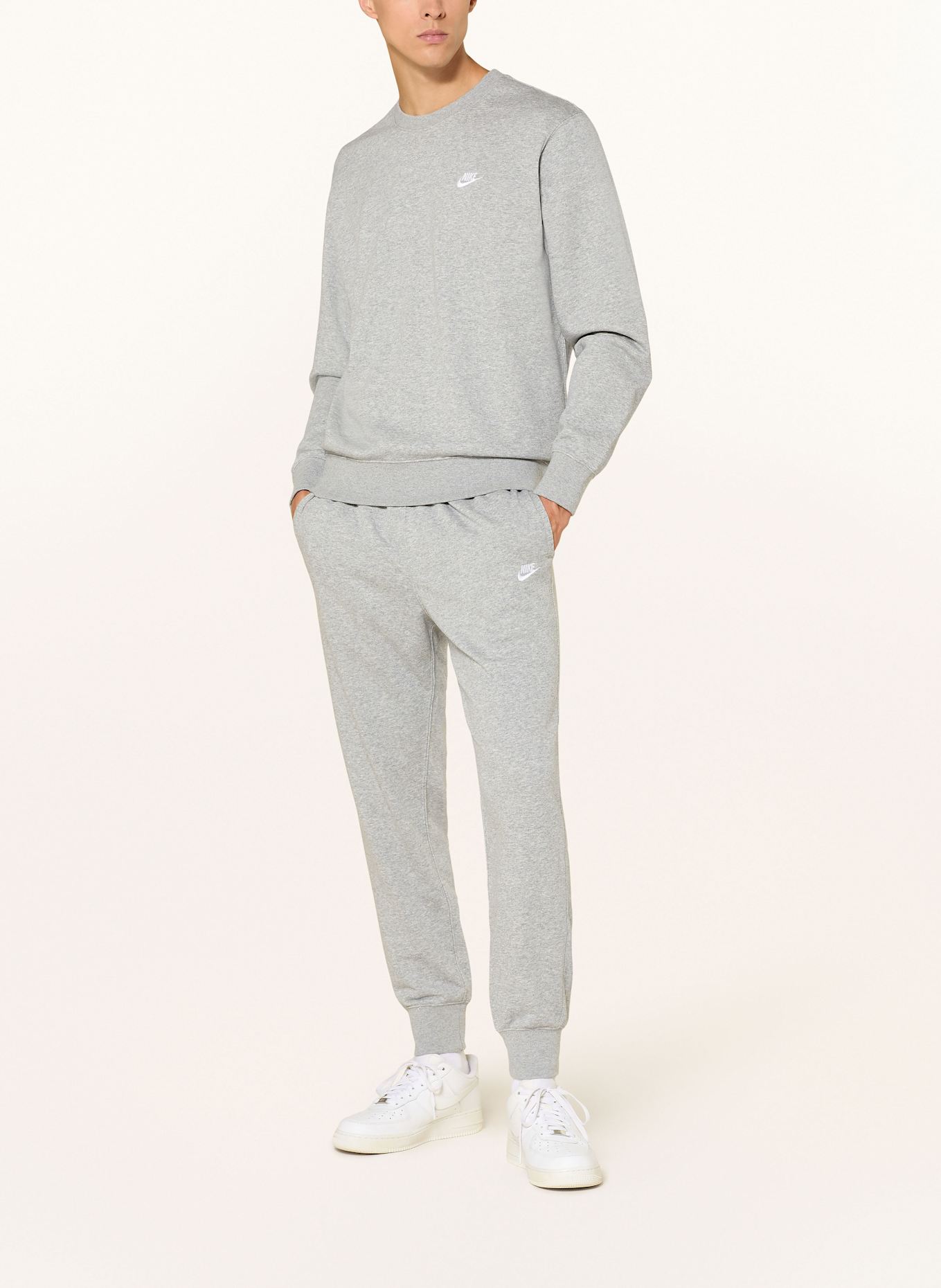 Nike Sweatpants CLUB: GRAU