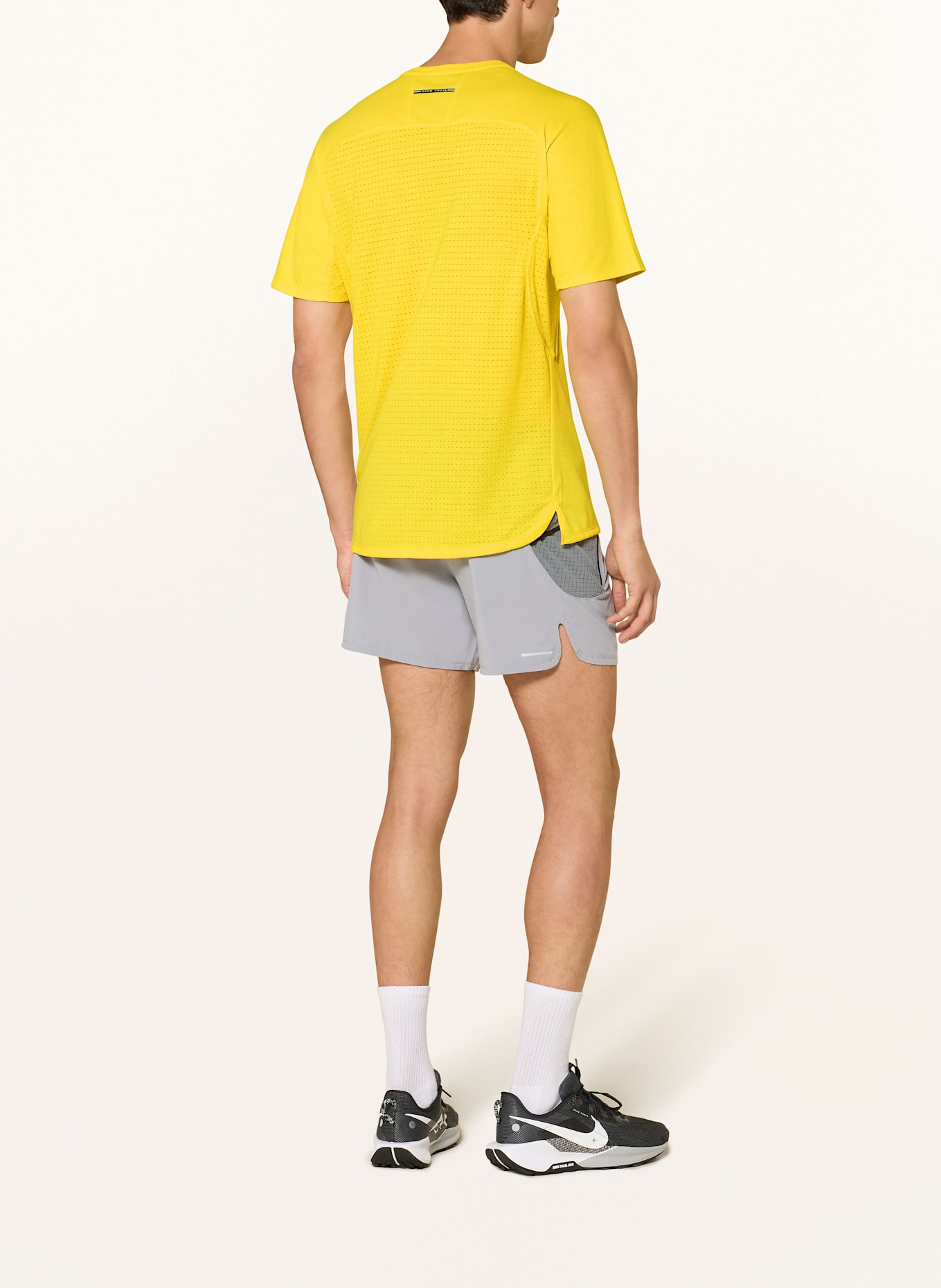 Nike Laufshirt SOLAR CHASE: GELB