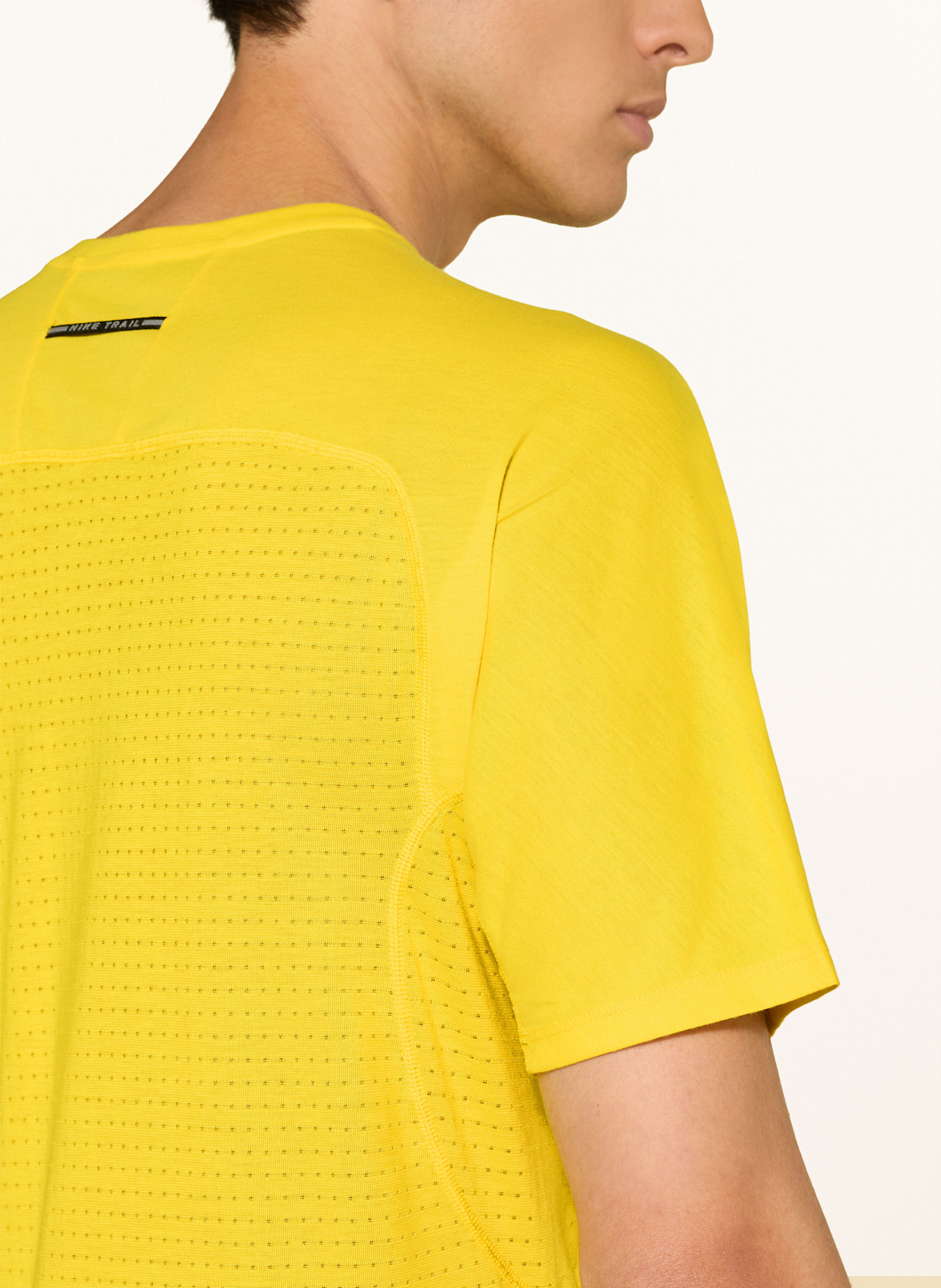 Nike Laufshirt SOLAR CHASE: GELB