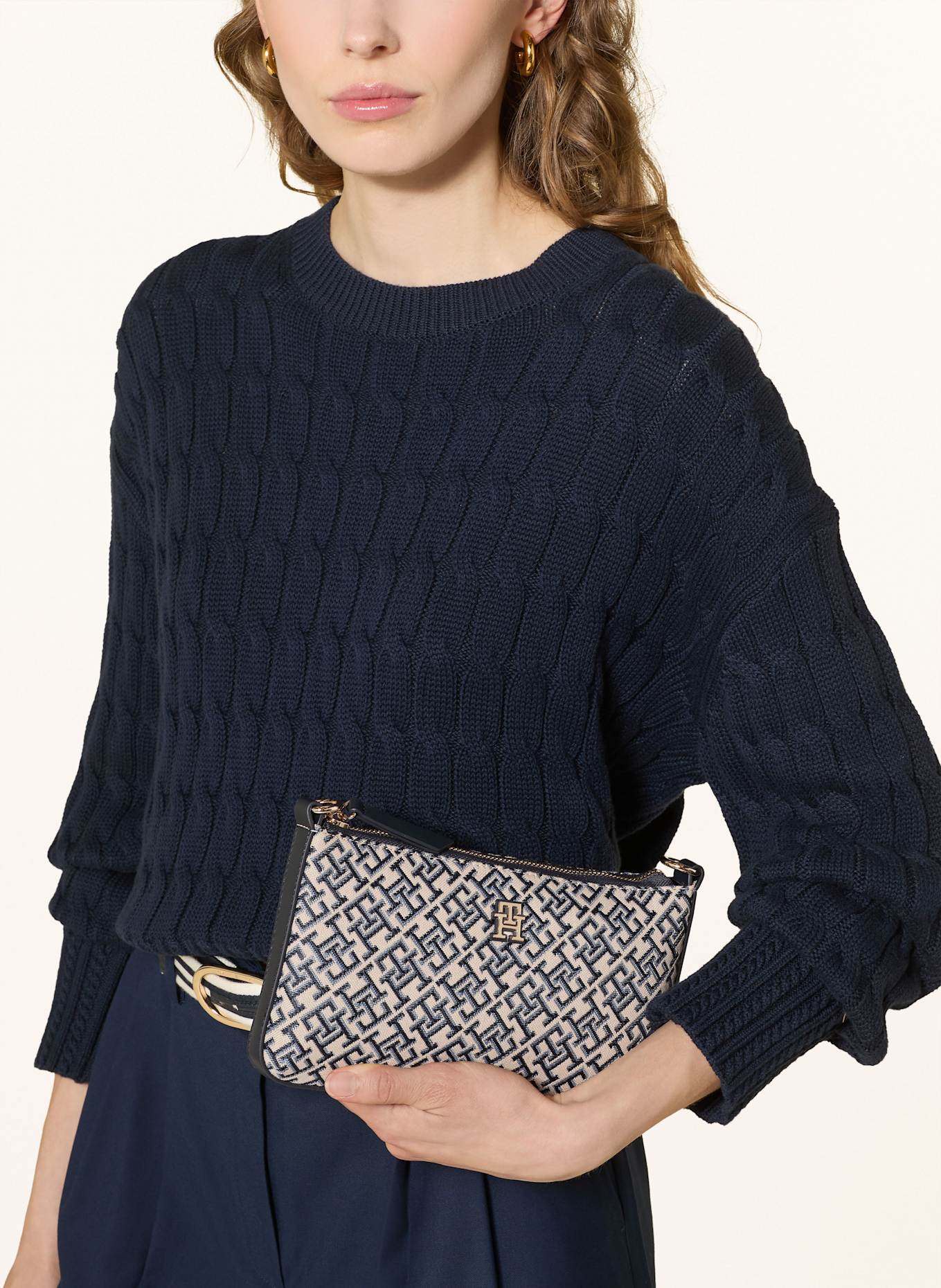 TOMMY HILFIGER Torba na ramię: GRANATOWY/ KREMOWY