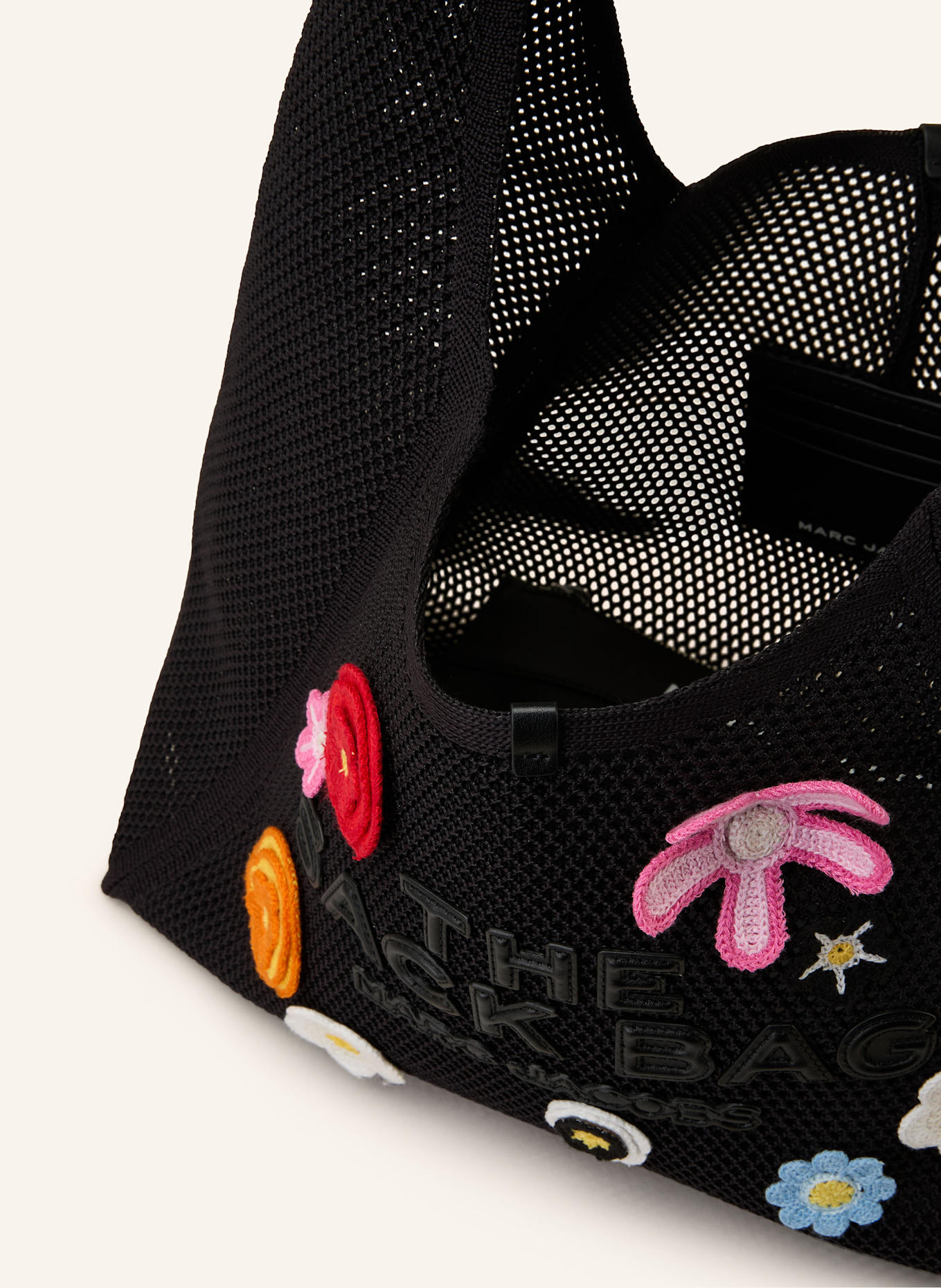MARC JACOBS Shopper THE DAISY CROCHET SACK BAG mit Pouch: SCHWARZ