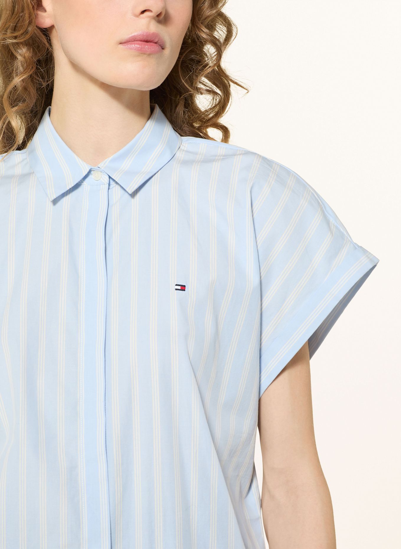 TOMMY HILFIGER Hemdbluse: WEISS / HELLBLAU