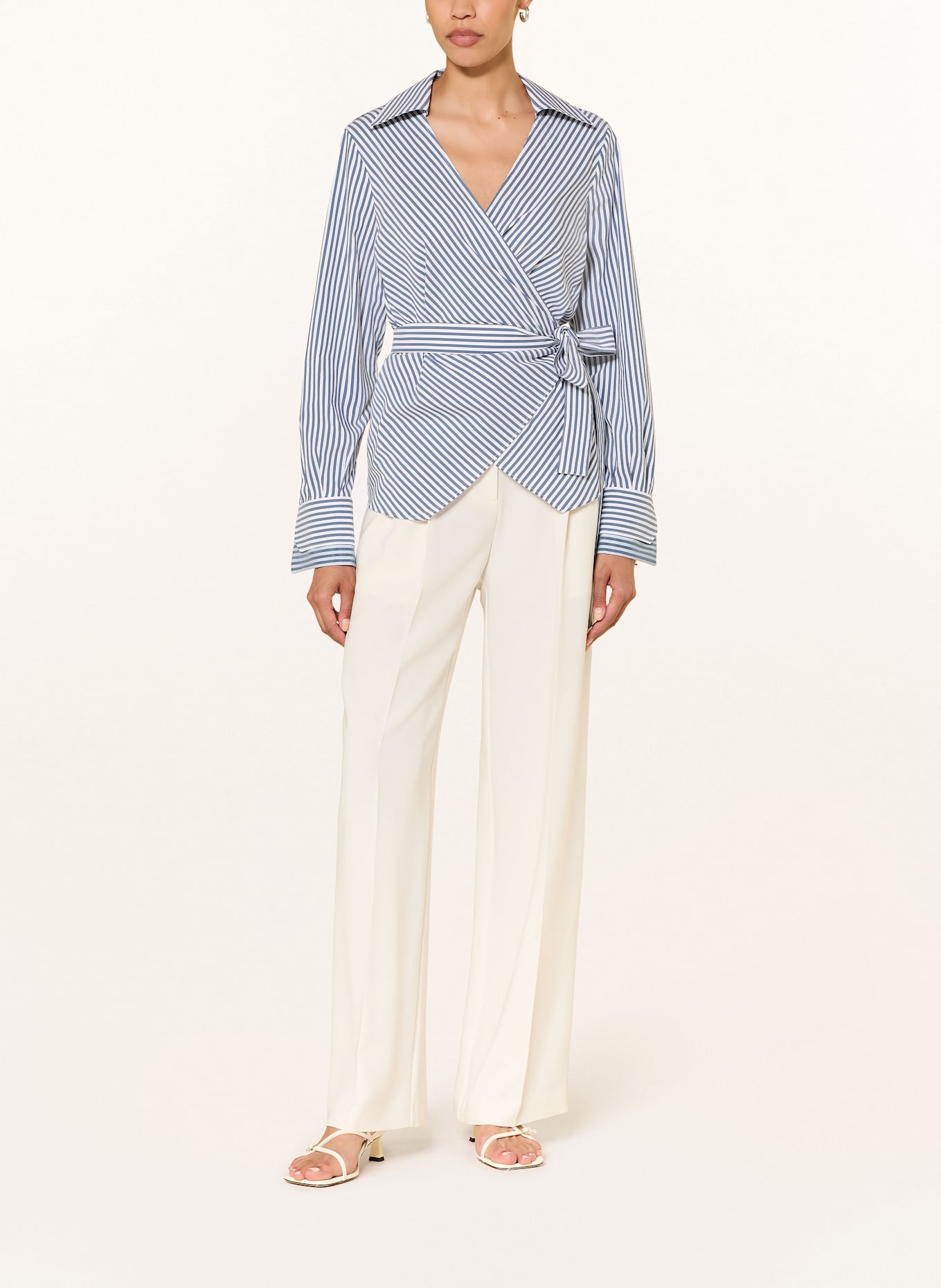 BOSS Bluse BEKANIA in Wickeloptik: HELLBLAU/ WEISS