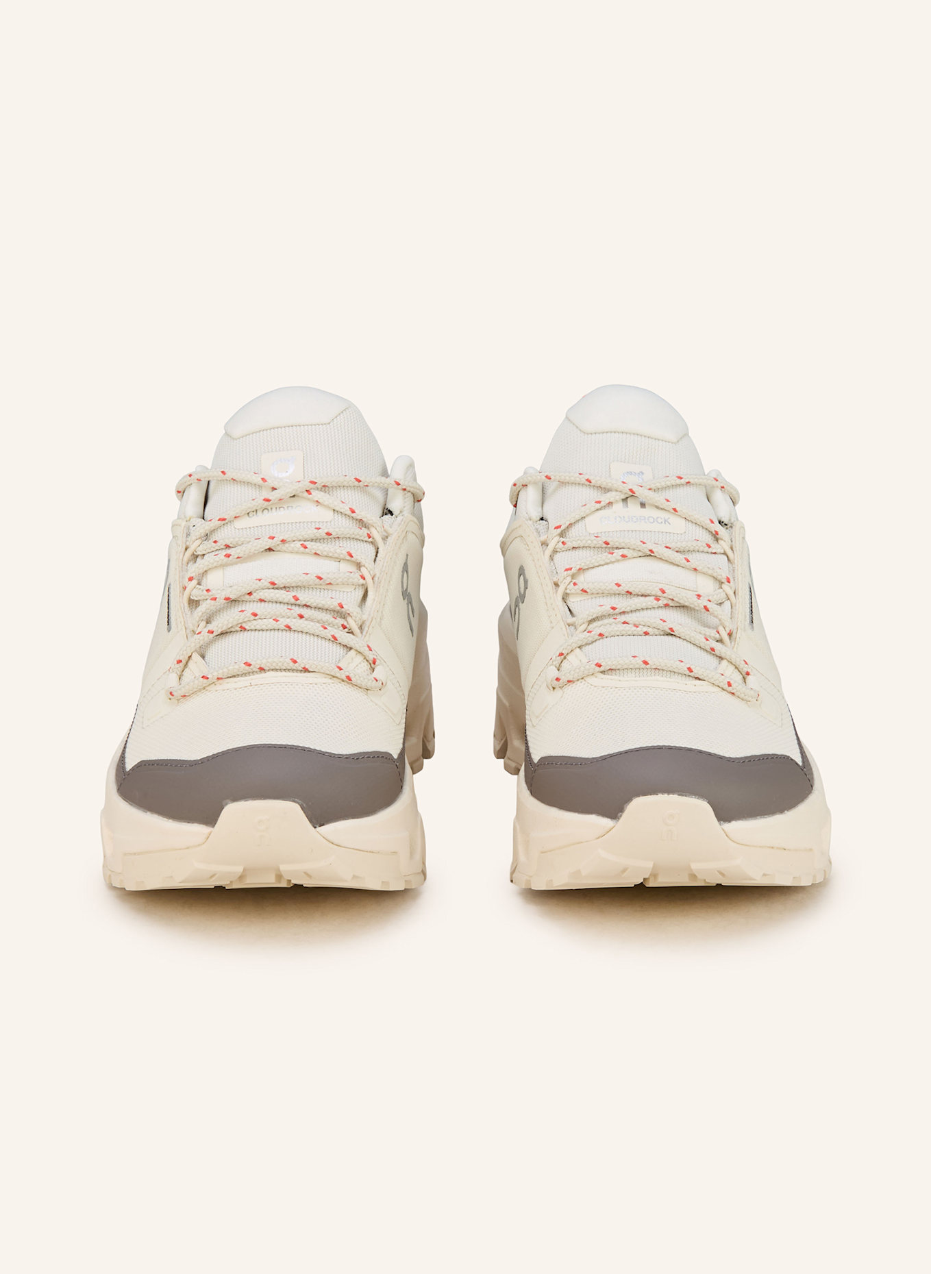 On Wanderschuhe CLOUDROCK LOW WP: WEISS / DUNKELGRAU