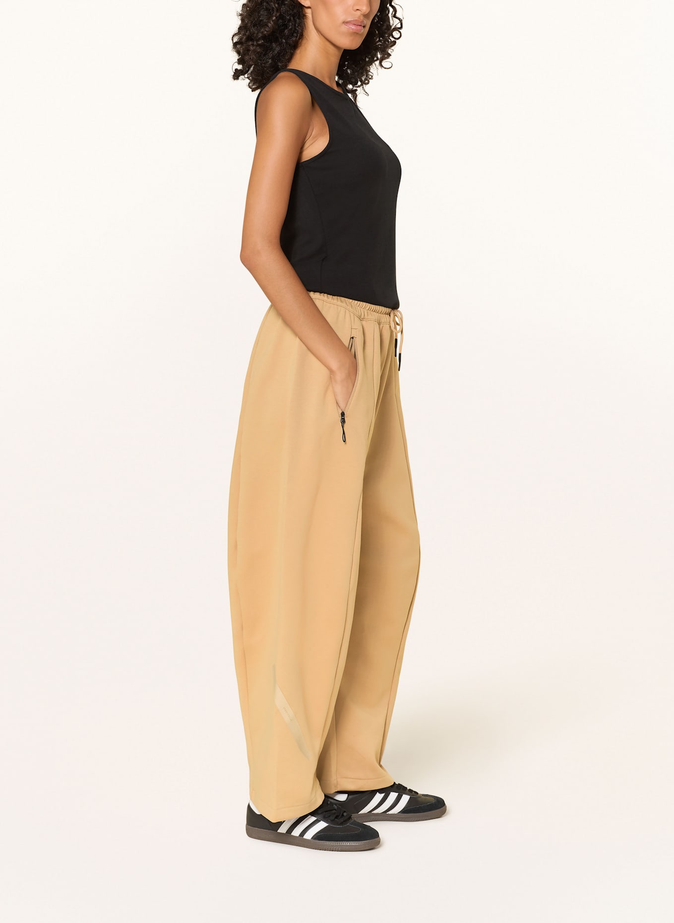 adidas Sweatpants Z.N.E.: HELLBRAUN