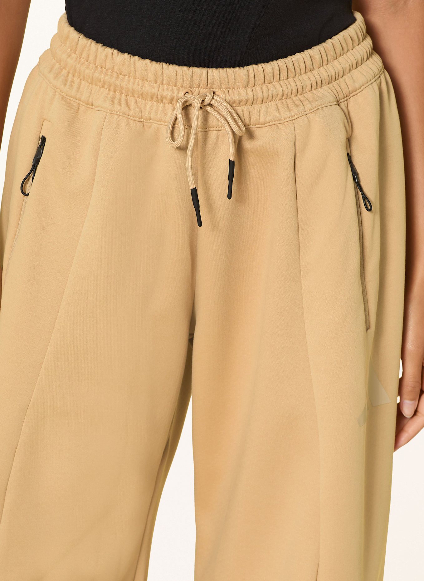 adidas Sweatpants Z.N.E.: HELLBRAUN