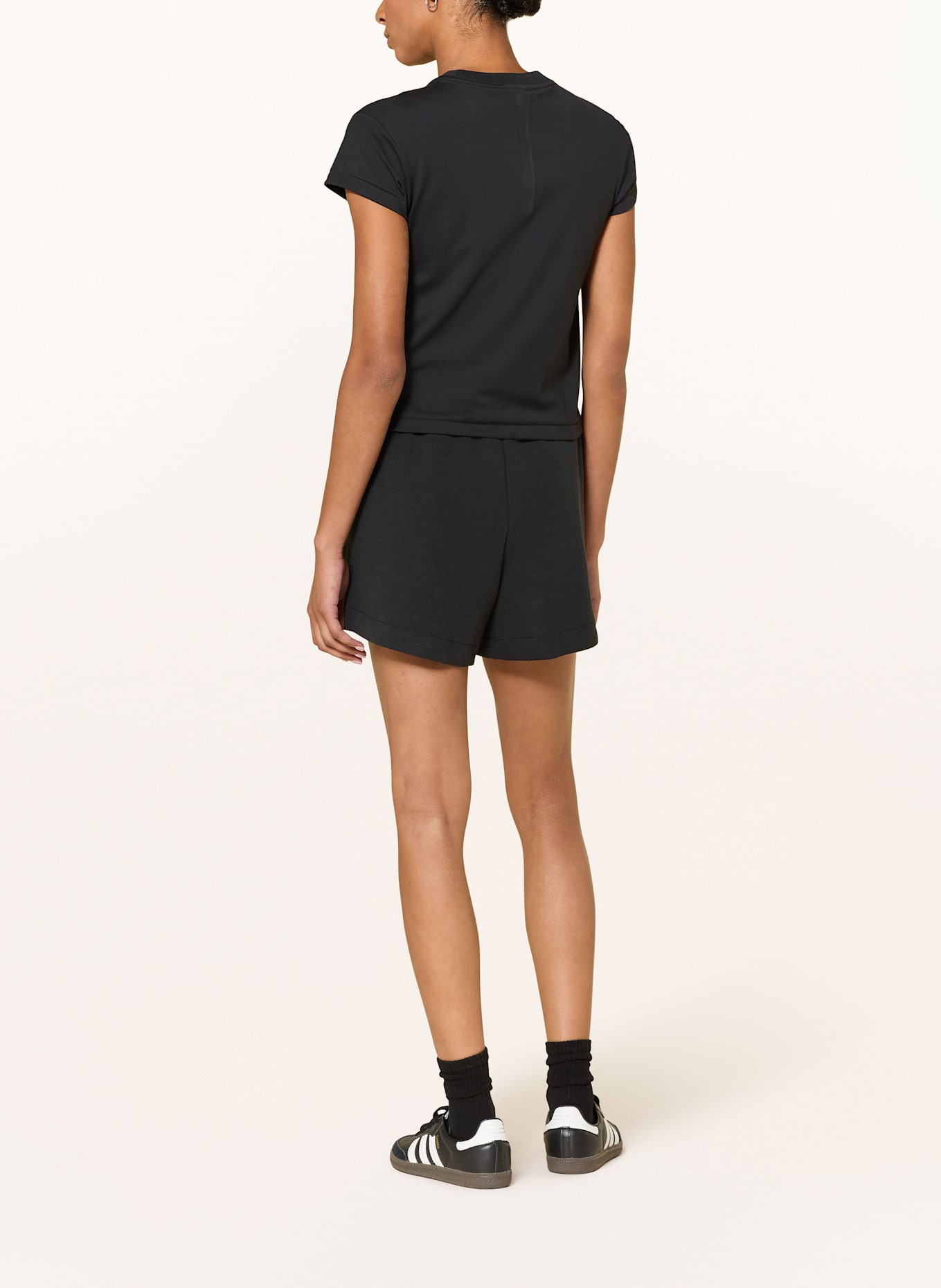 adidas Weiche Lux Loose Shorts: SCHWARZ