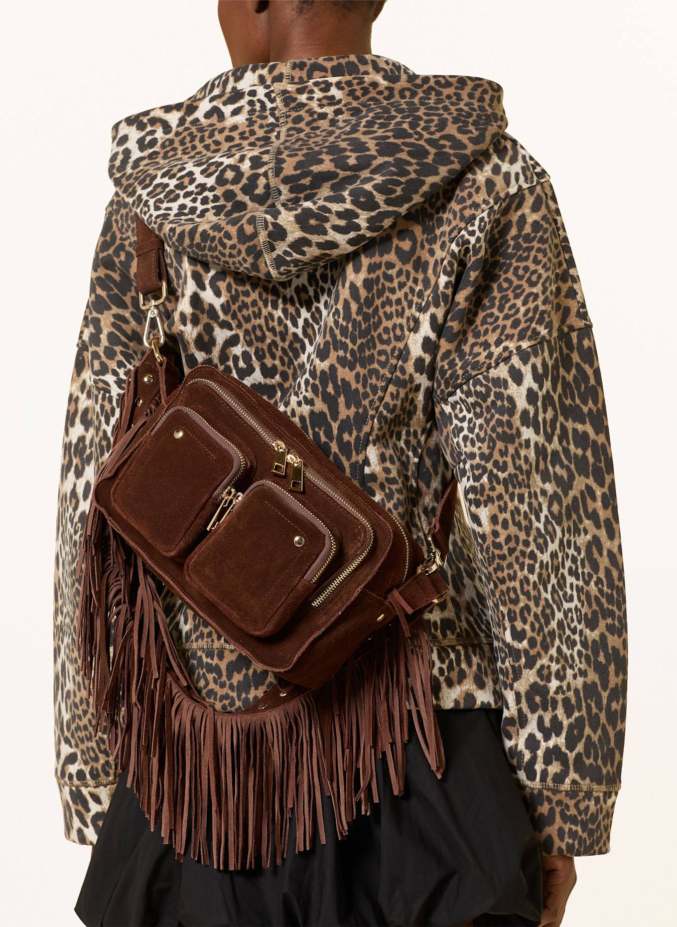 NÚNOO Umhängetasche ELLIE mit Nieten: DUNKELBRAUN