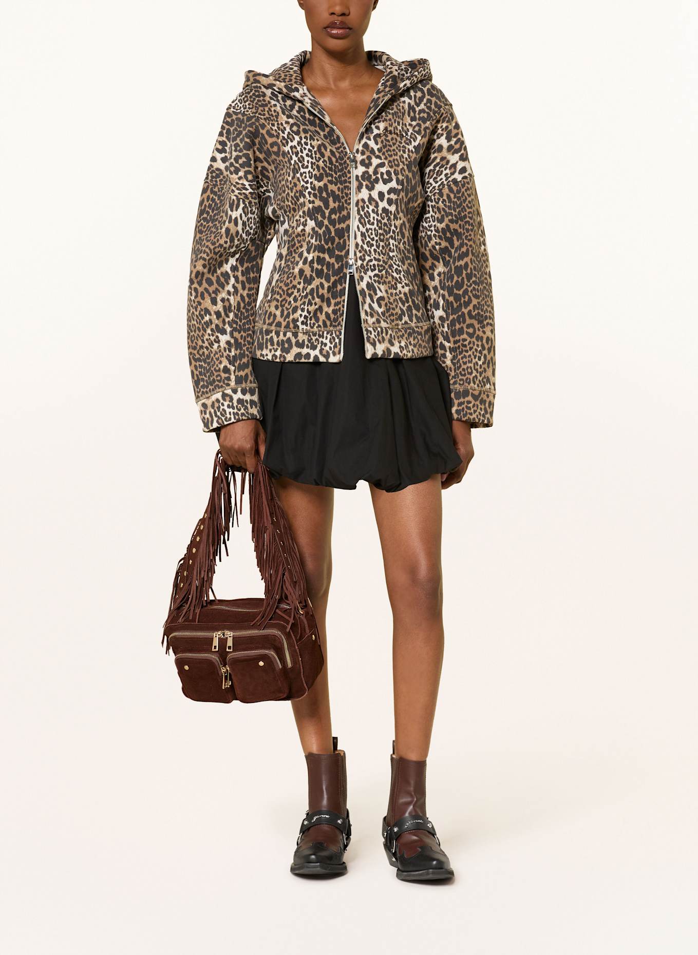 NÚNOO Umhängetasche ELLIE mit Nieten: DUNKELBRAUN