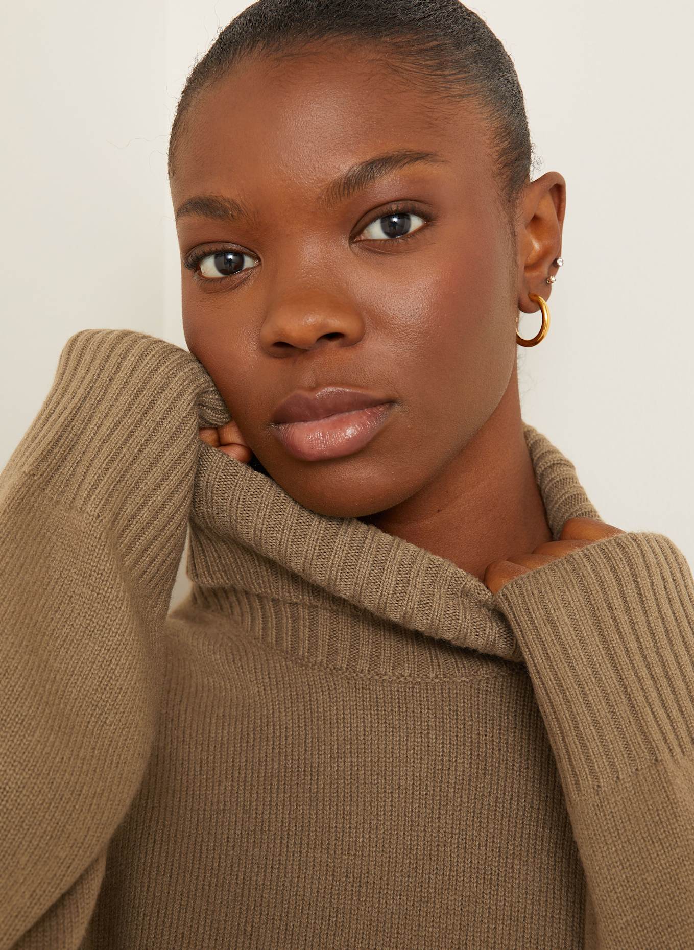 TOTEME Rollkragenpullover aus Cashmere: BRAUN