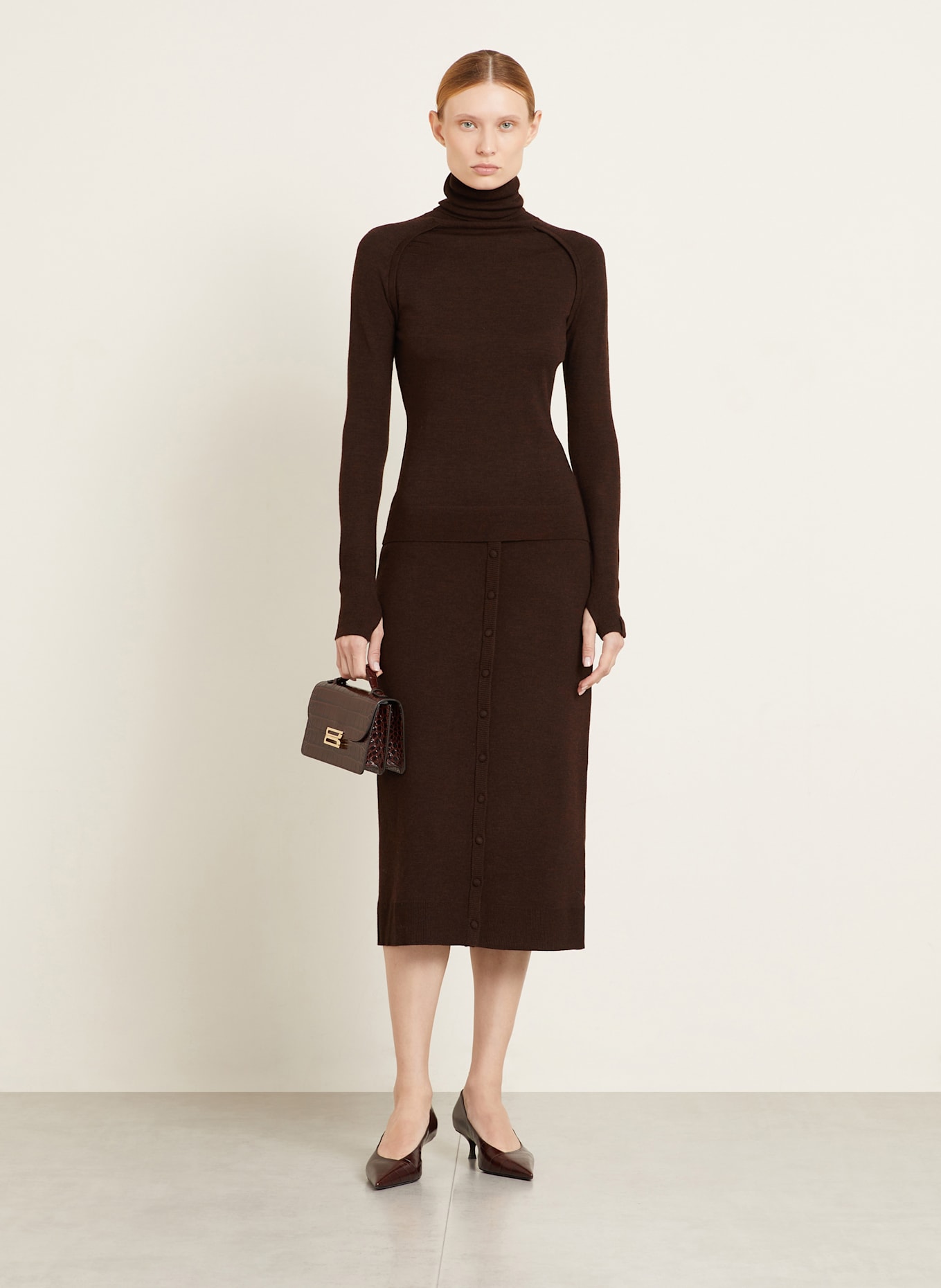 VICTORIA BECKHAM Rollkragenpullover aus Merinowolle: DUNKELBRAUN