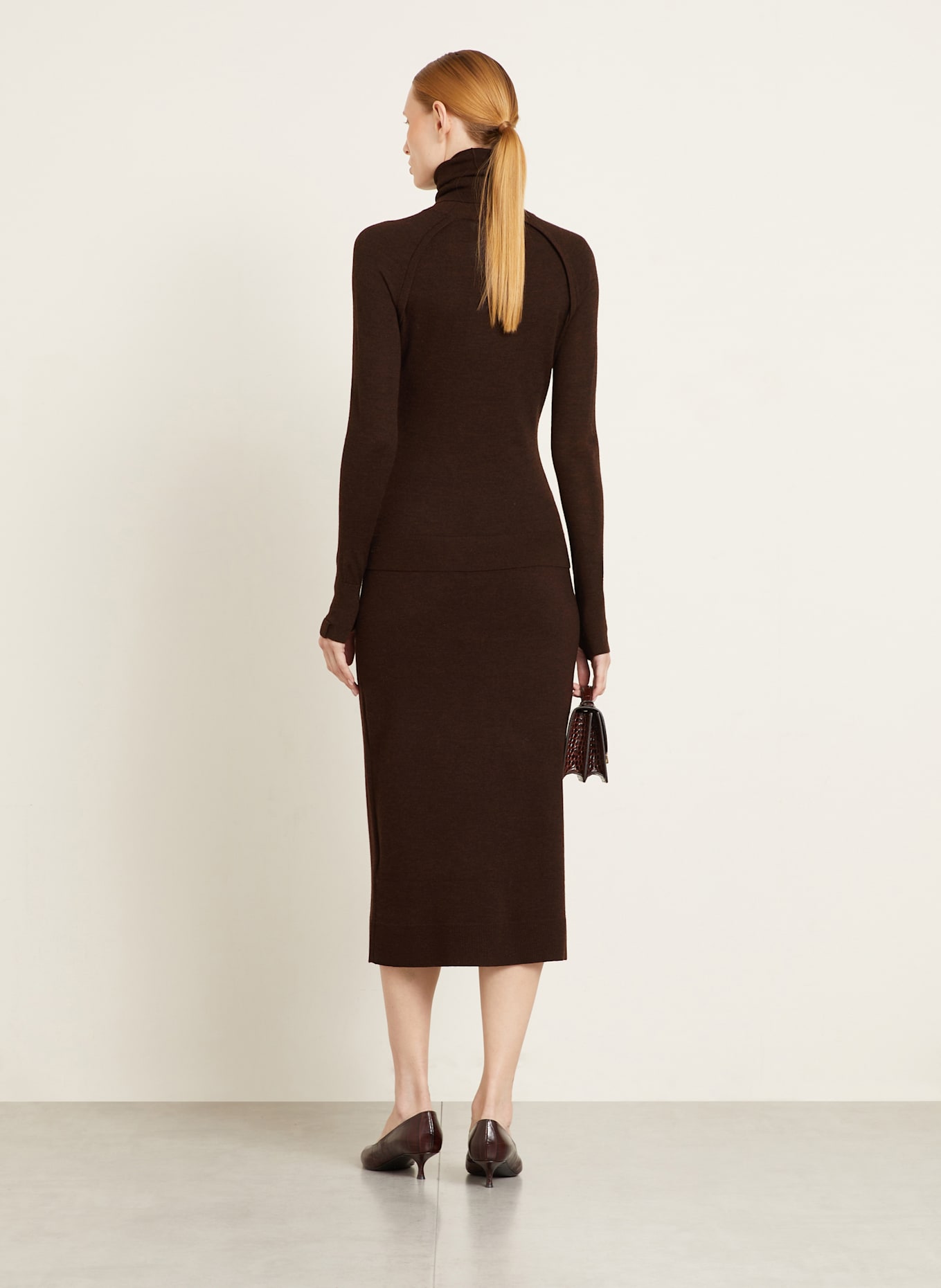 VICTORIA BECKHAM Rollkragenpullover aus Merinowolle: DUNKELBRAUN