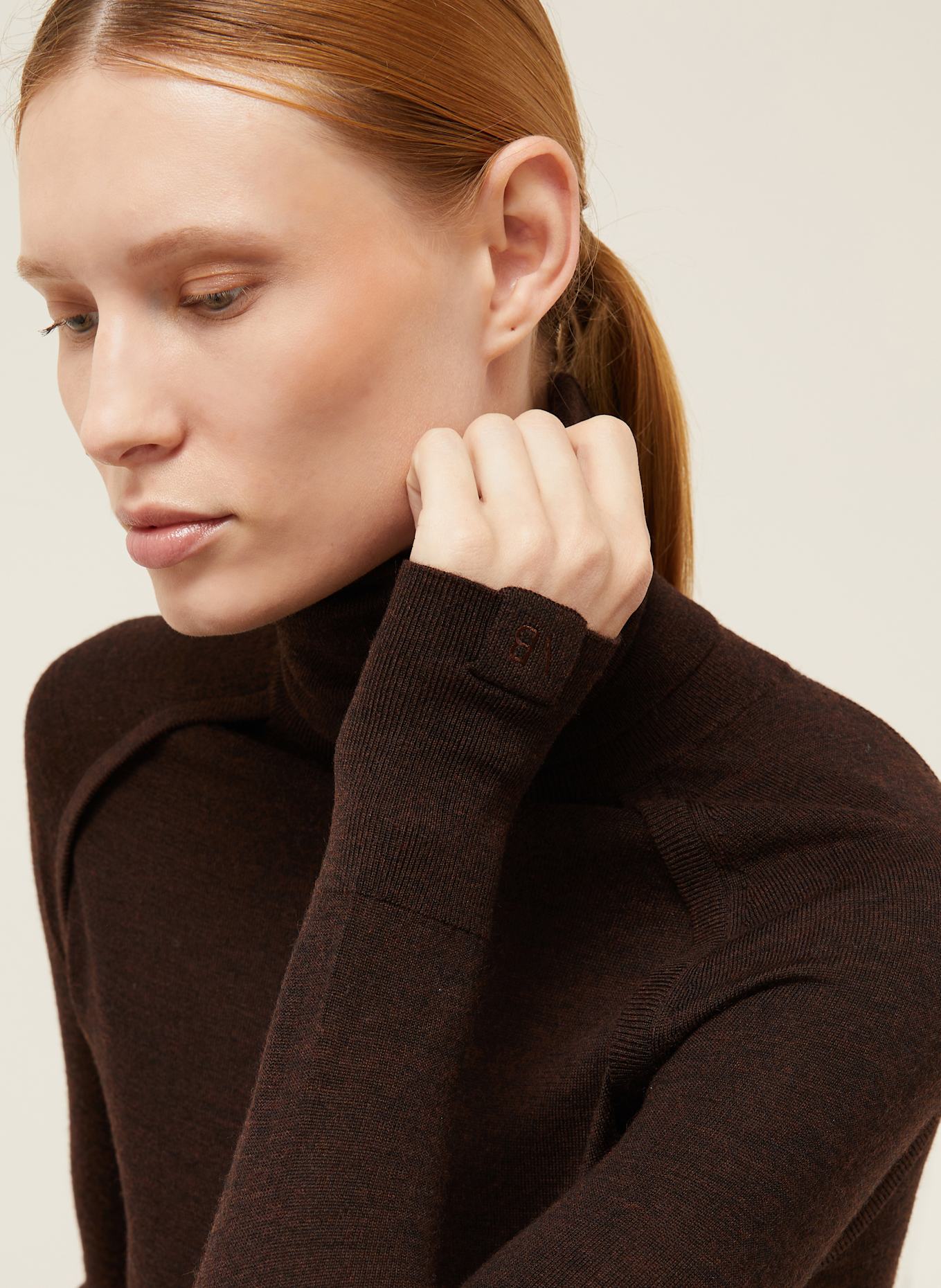 VICTORIA BECKHAM Rollkragenpullover aus Merinowolle: DUNKELBRAUN