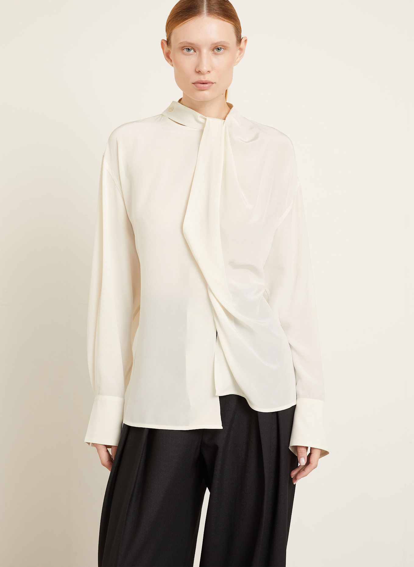 VICTORIA BECKHAM Bluzka z wiązaniem pod szyją z jedwabiu, z wycięciem: KREMOWY